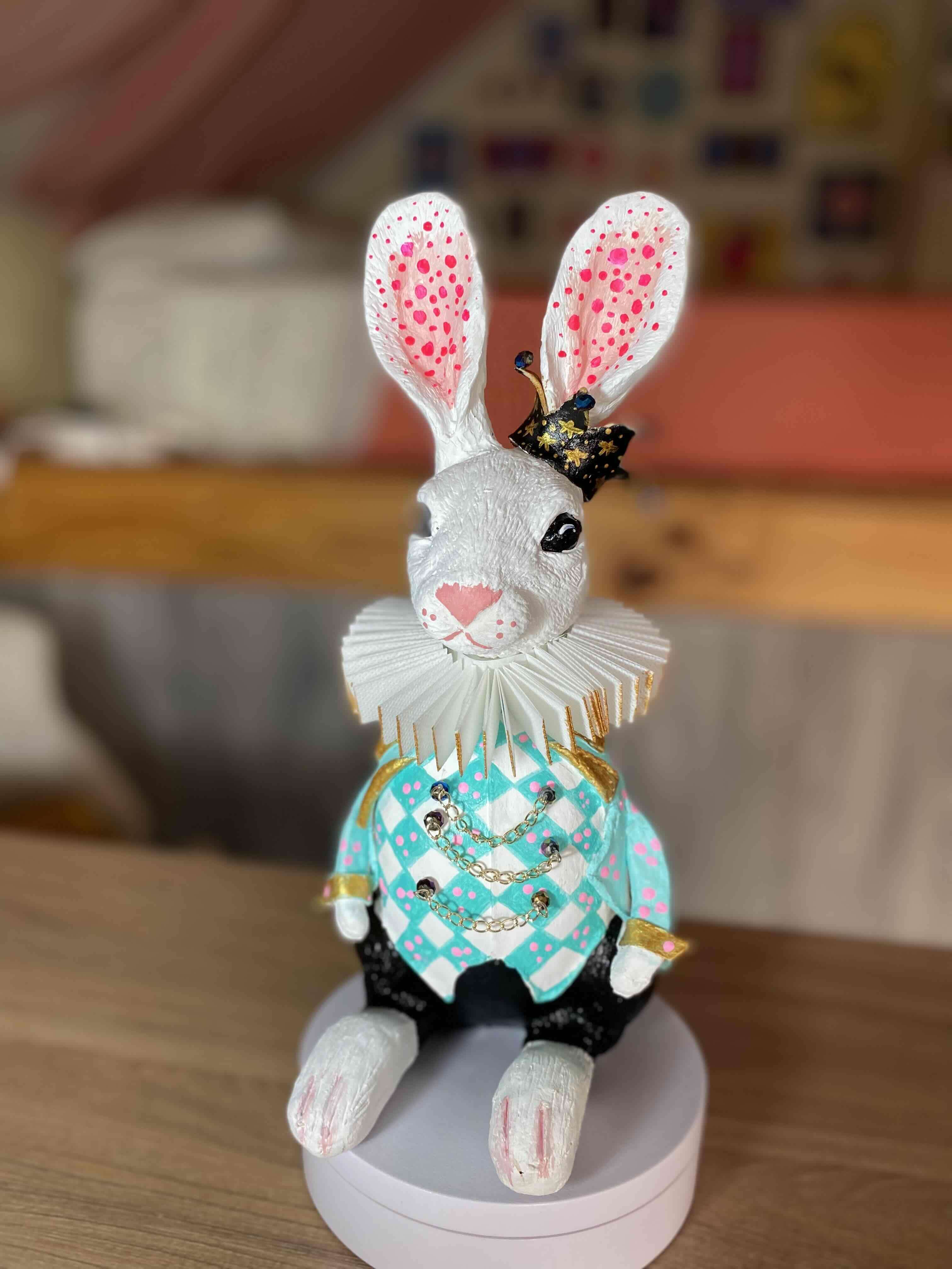 Figura de conejo decorativo