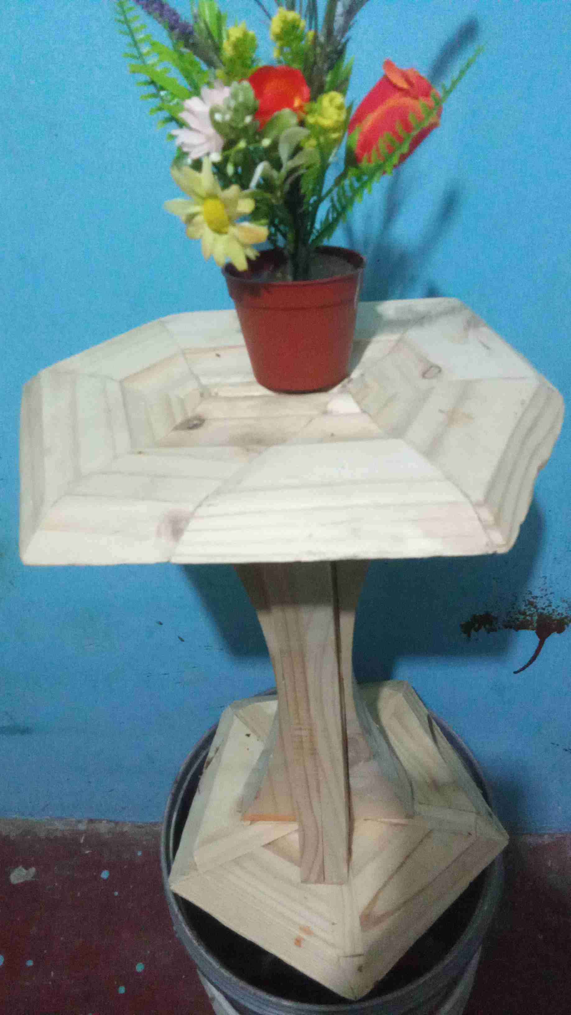 Pedestal de madera tallada - miniatura 2