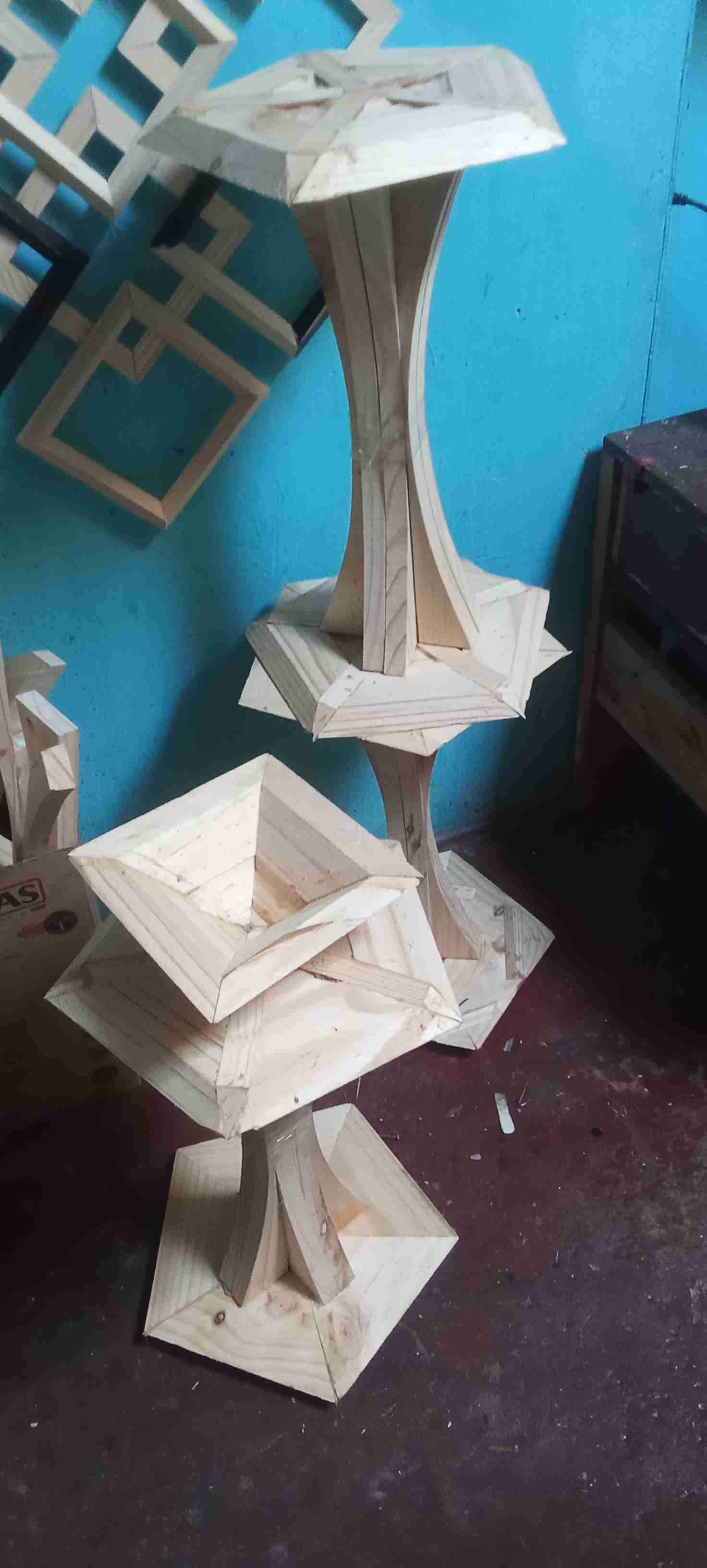 Pedestal de madera tallada - miniatura 3