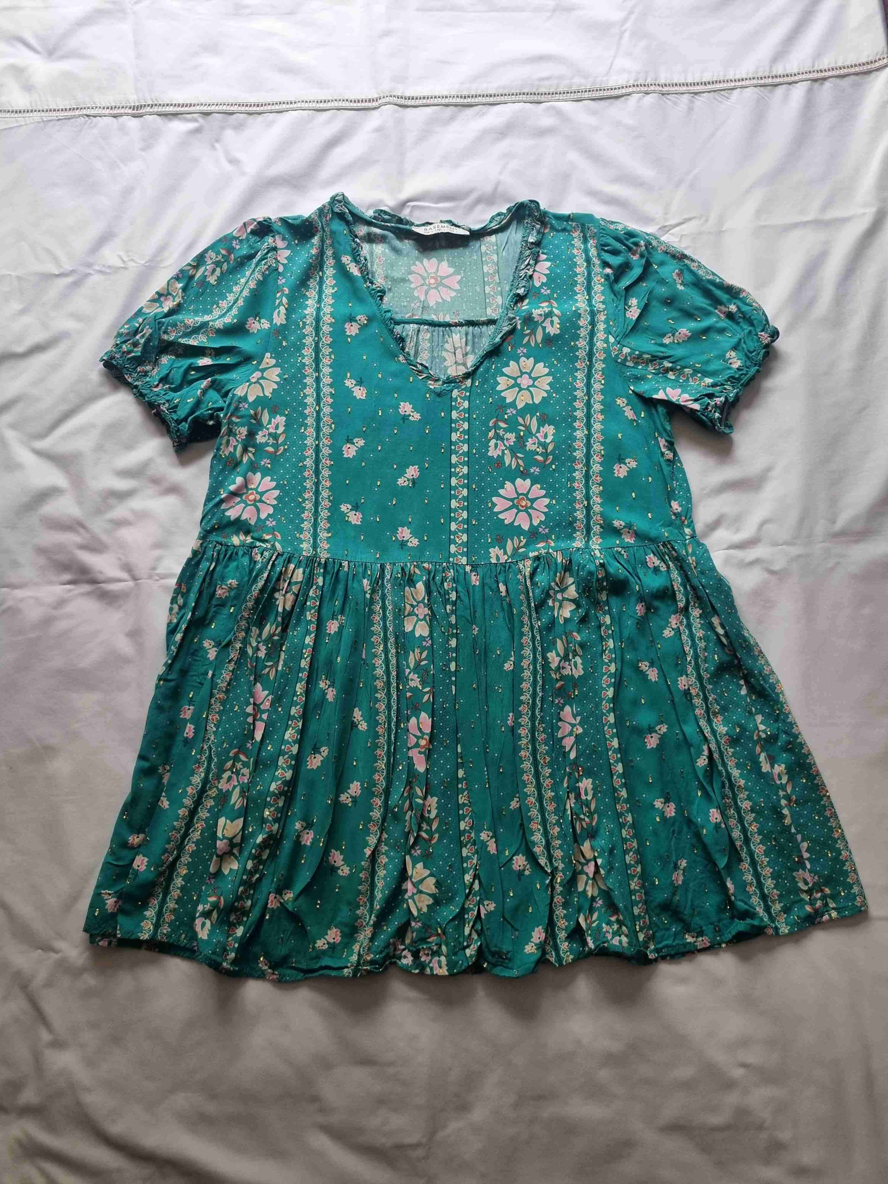 Vestido floral verde estilo bohemio