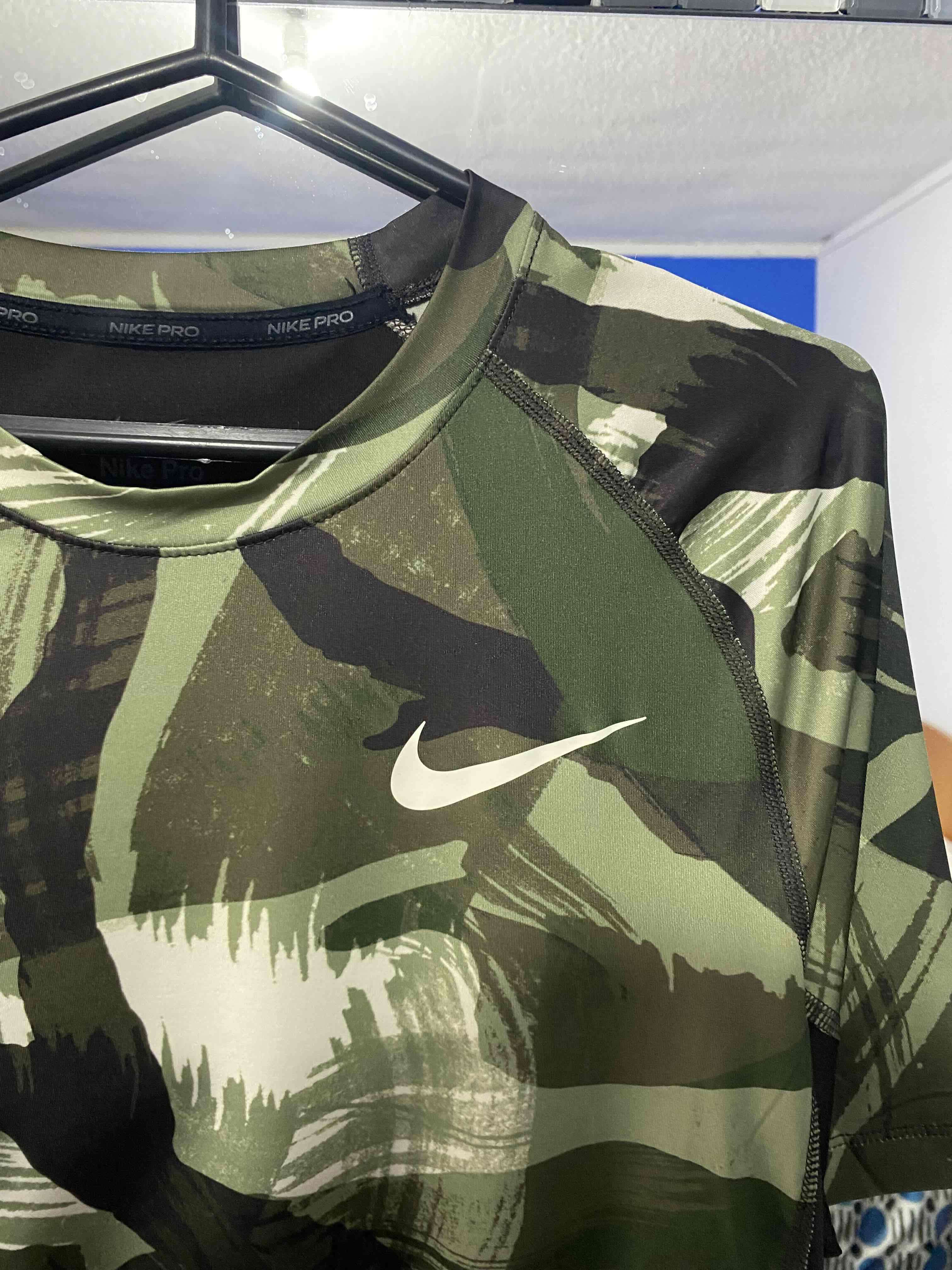 Polera deportiva camuflaje Nike - miniatura 2