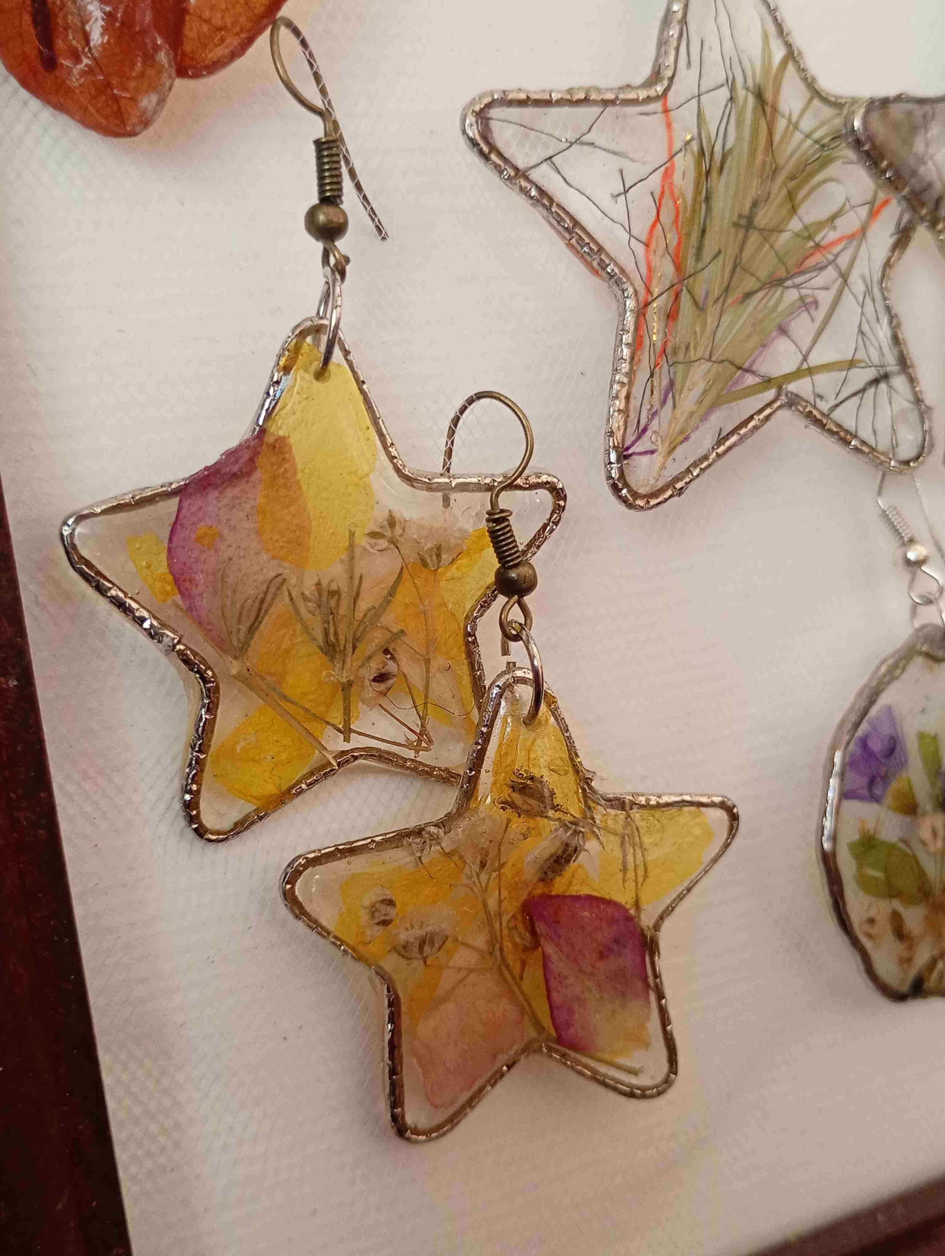 Aros de resina con flores - miniatura 3