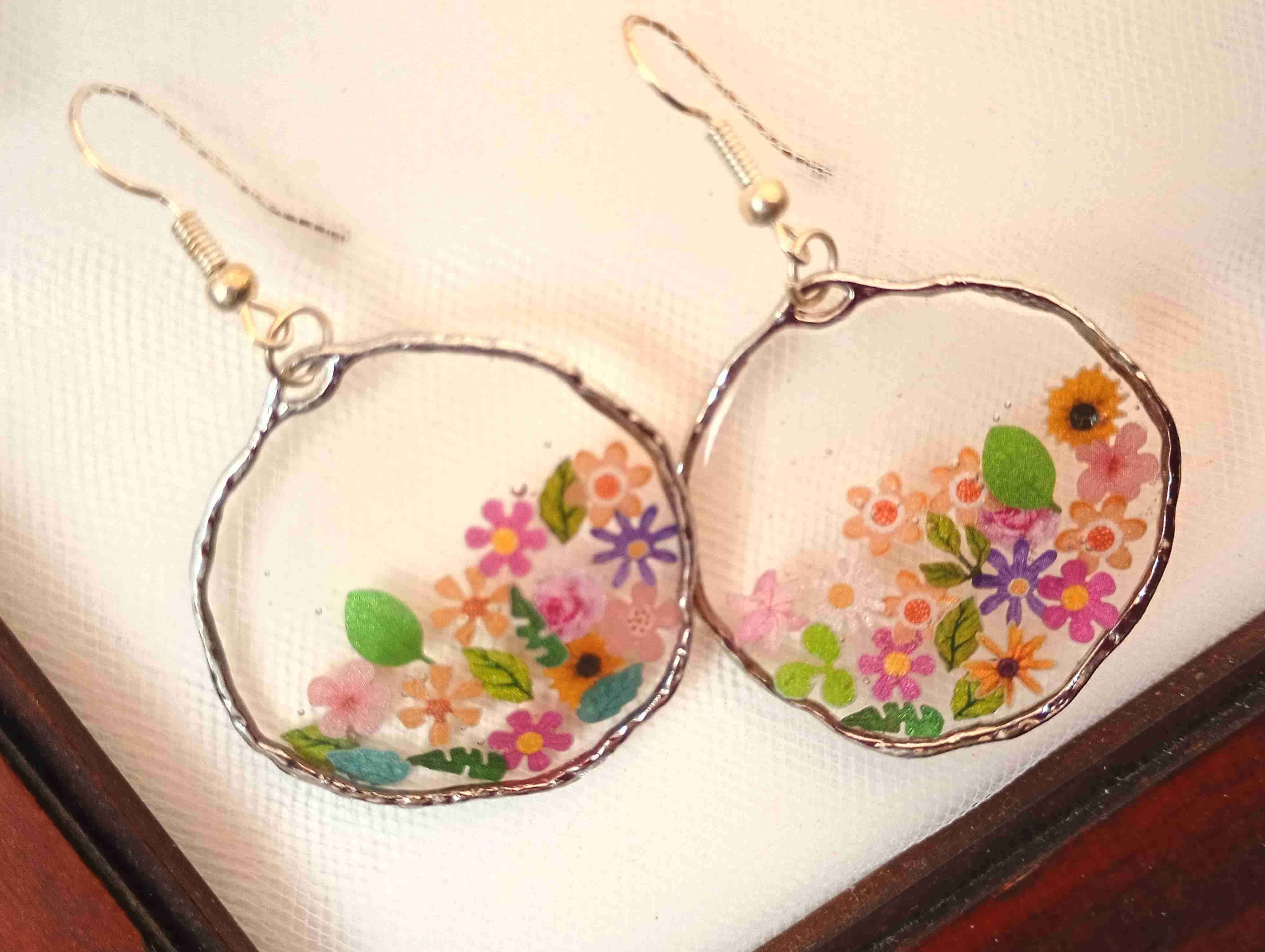 Aros de resina con flores - miniatura 4