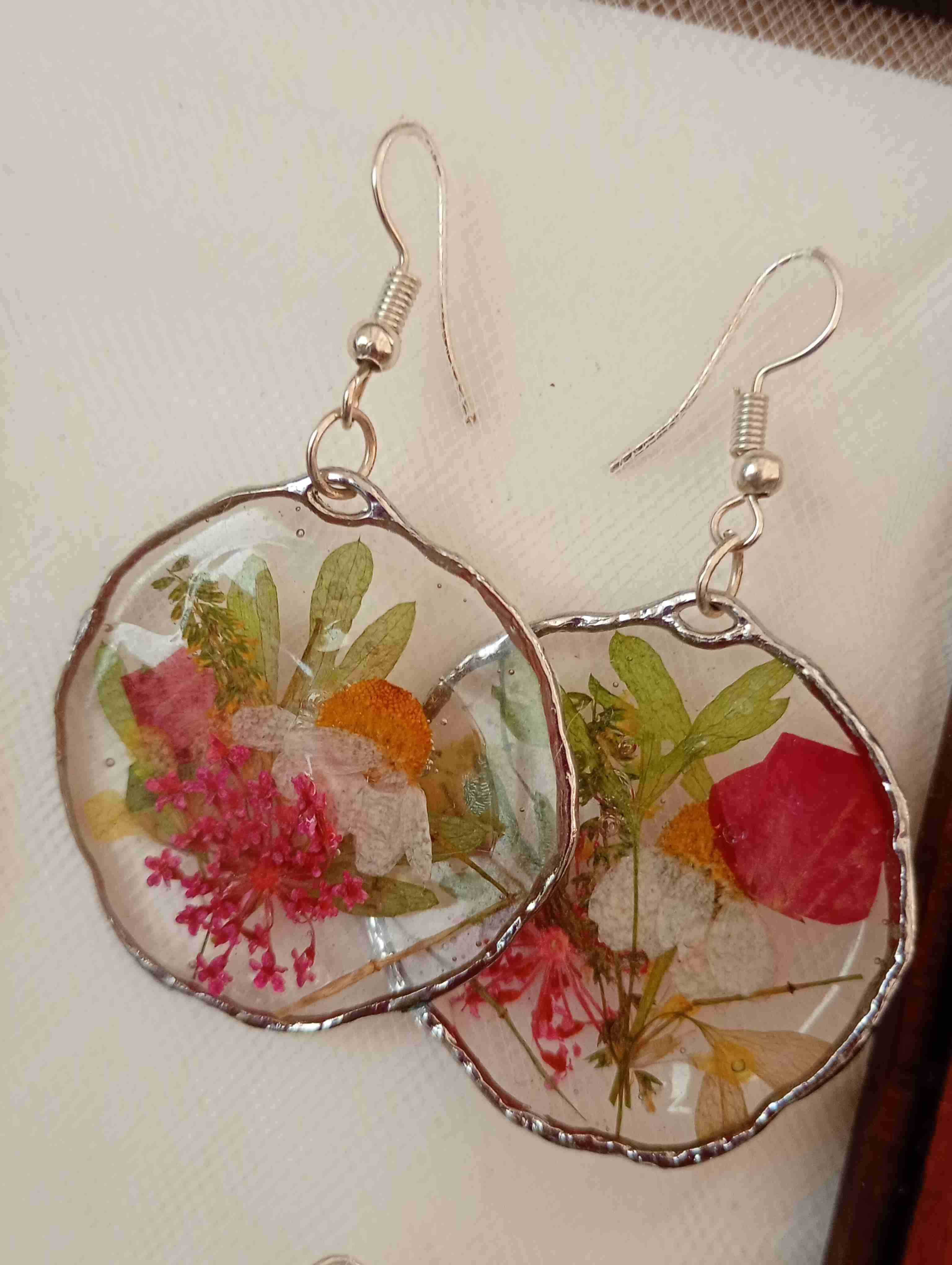 Aros de resina con flores - miniatura 6