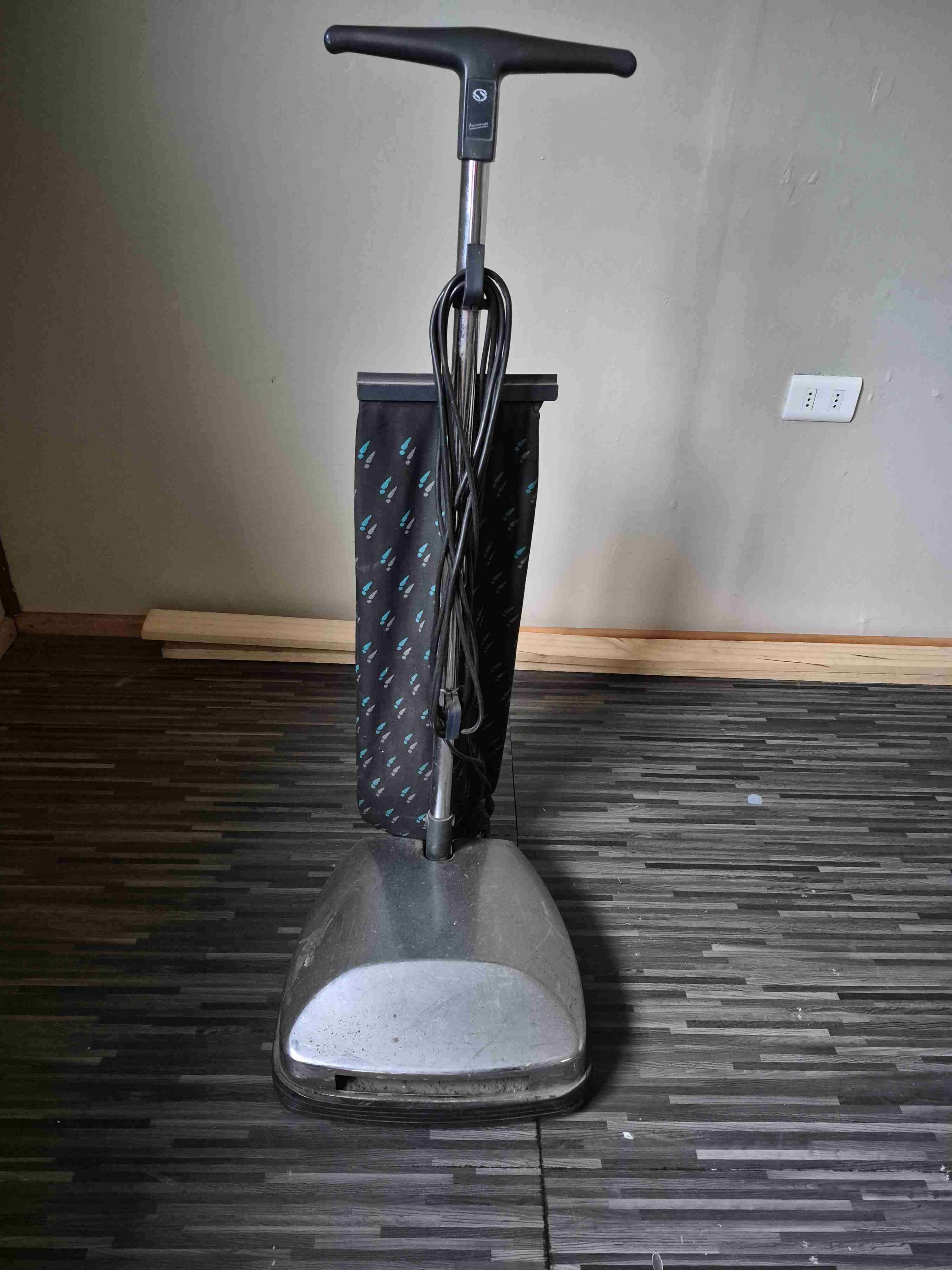 Aspiradora clásica vertical marca somela