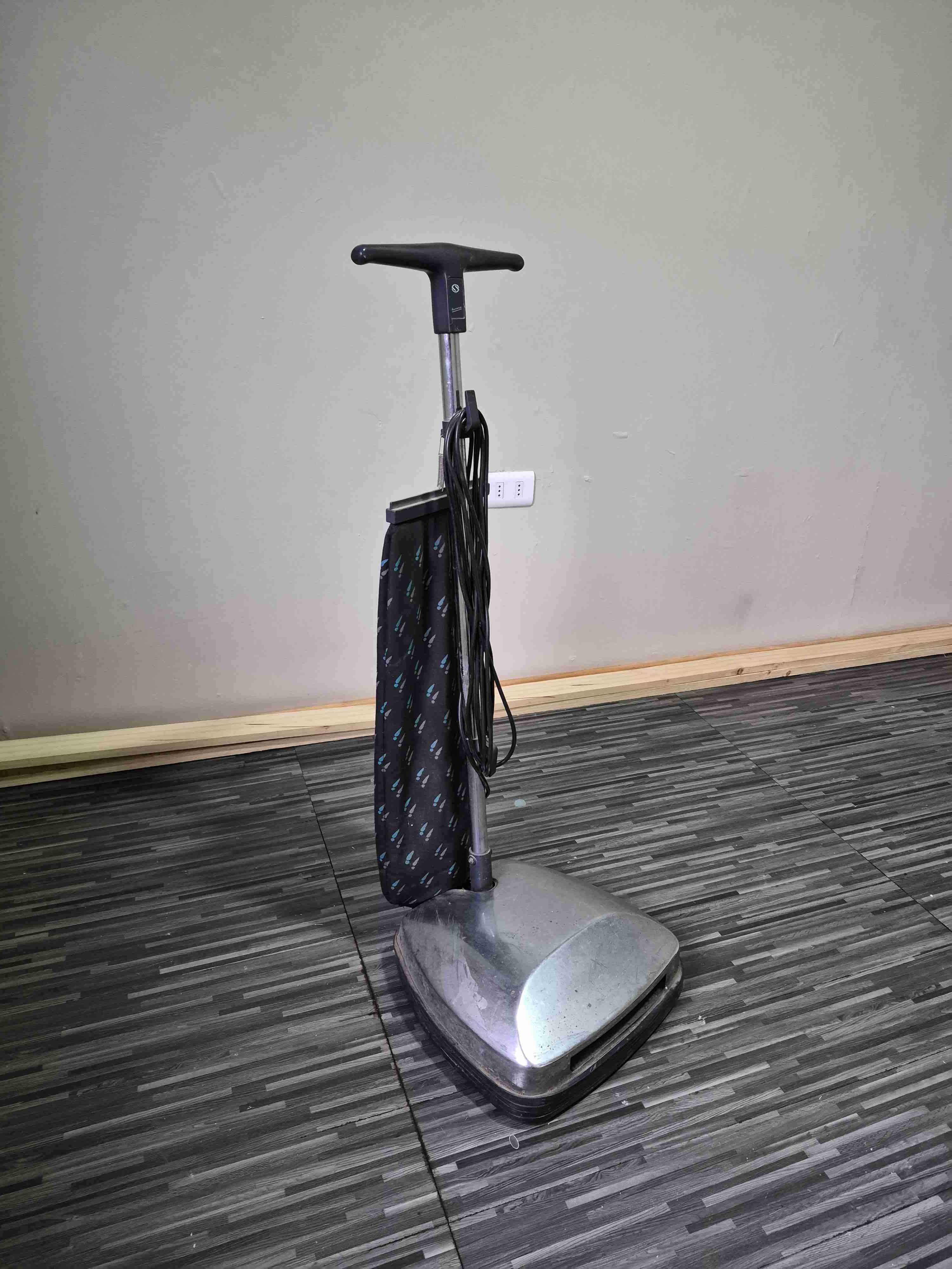 Aspiradora clásica vertical marca somela - miniatura 3