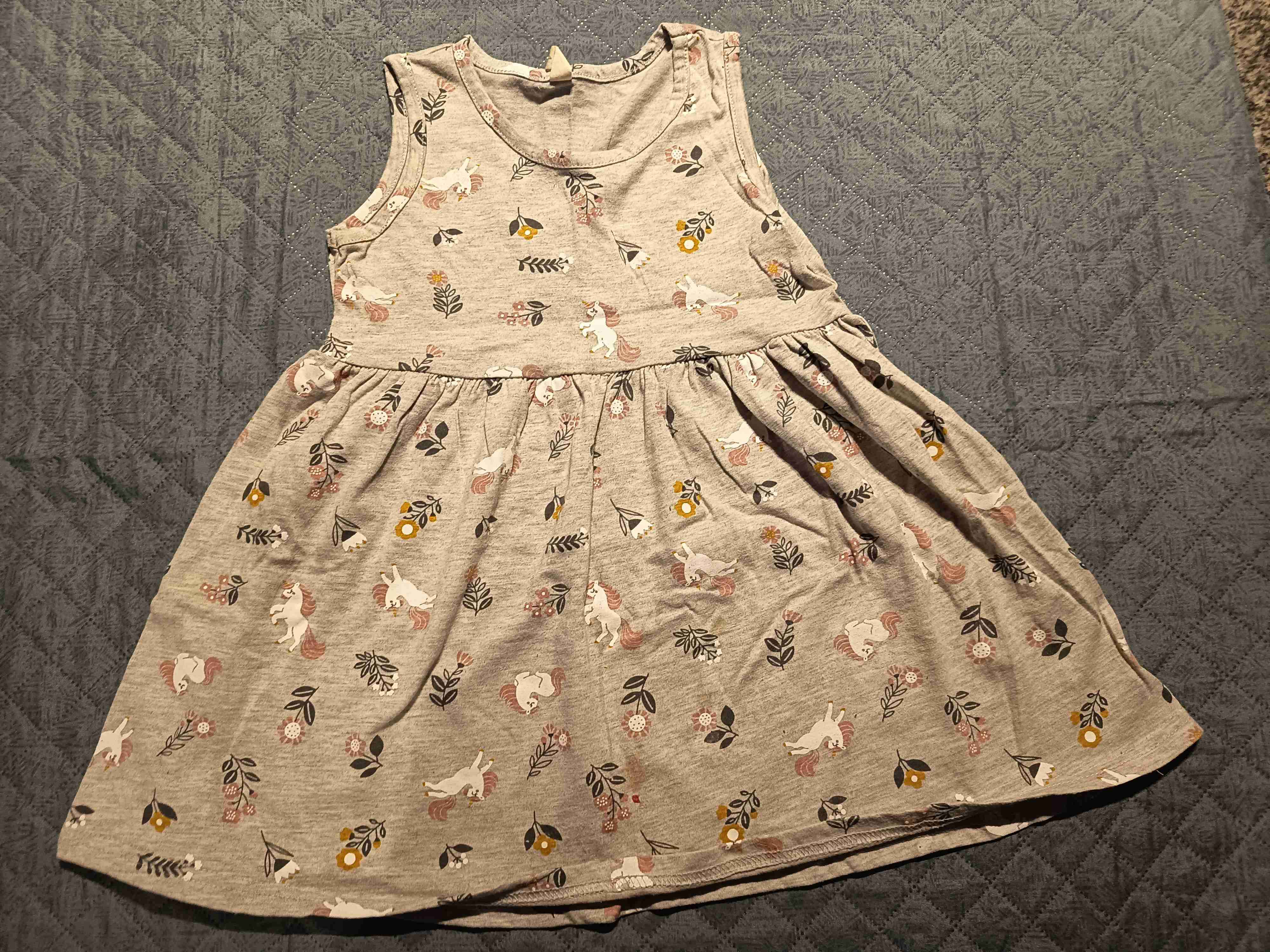 Vestido infantil gris con dibujos