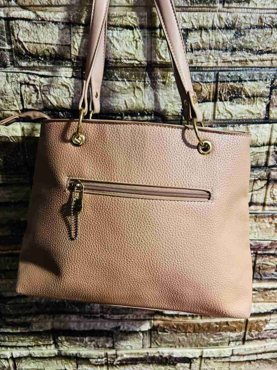 Cartera beige con textura - miniatura 2