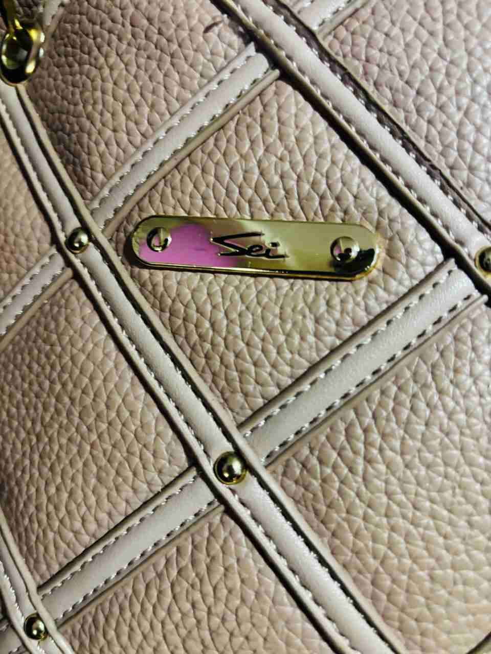 Cartera beige con textura - miniatura 3