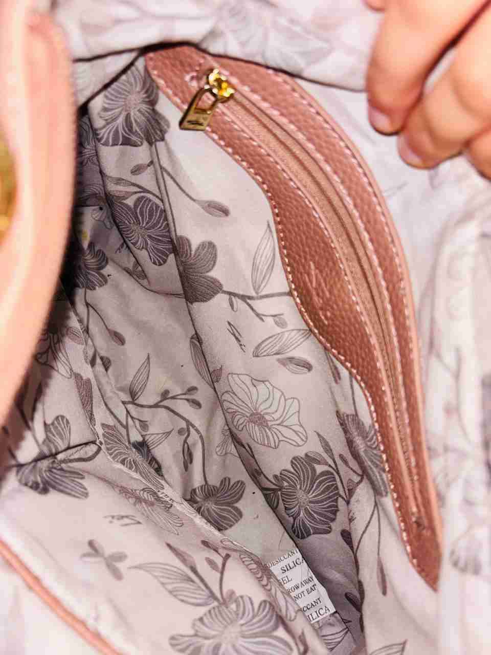 Cartera beige con textura - miniatura 4