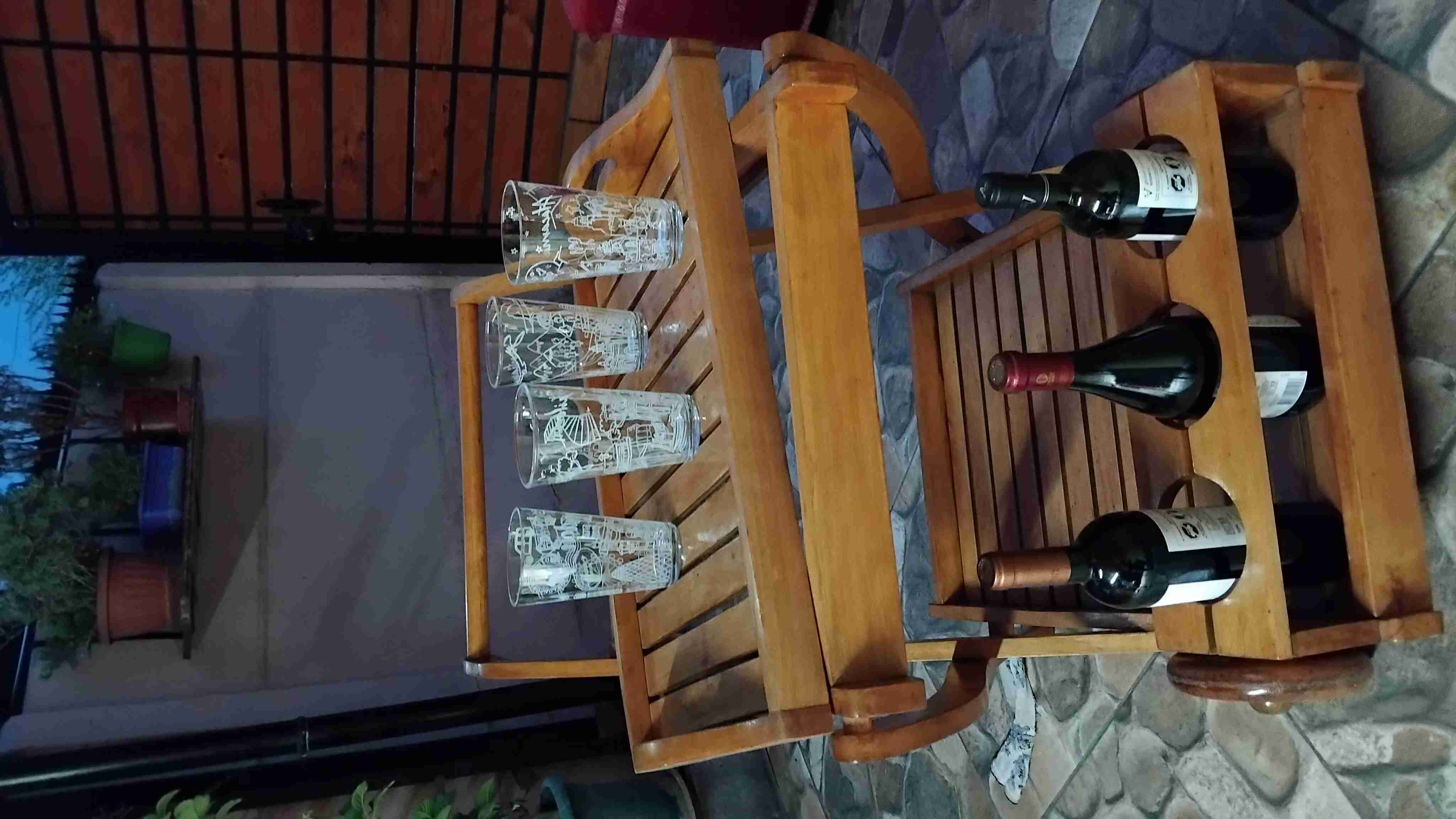 Elegante Carrito Bar de Madera para Terraza.