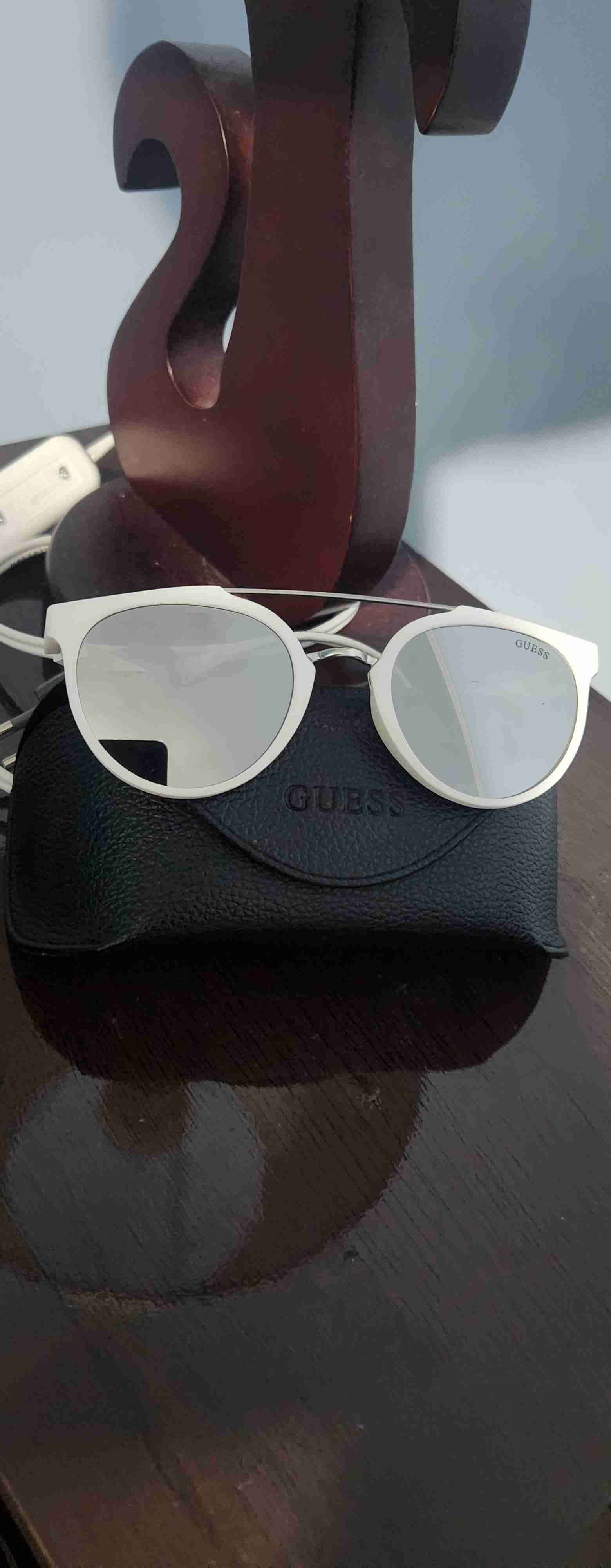 Lentes de sol Guess blancos