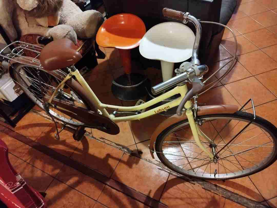 Bicicleta vintage crema y marrón - miniatura 2