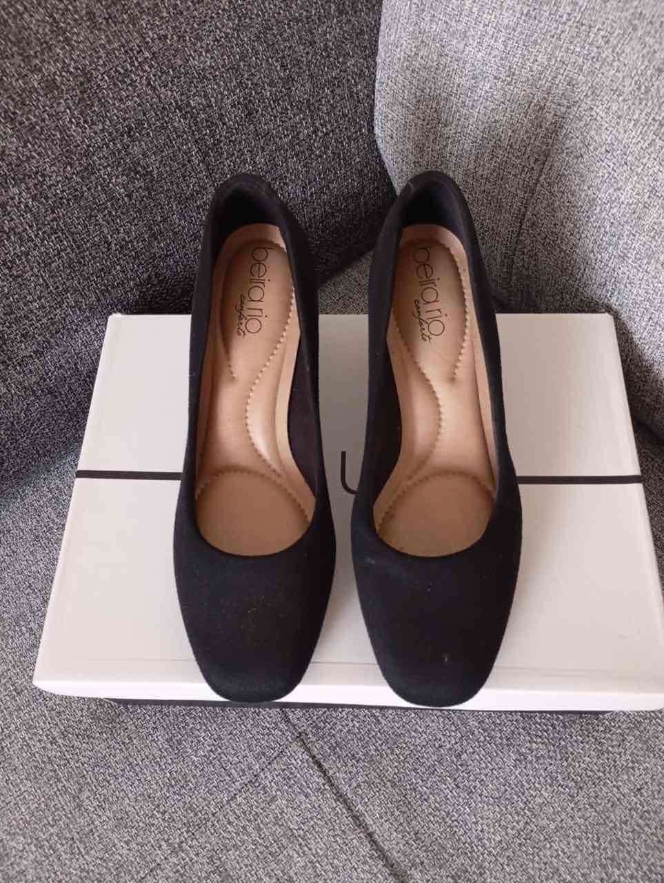 Zapatos negros de tacón bajo