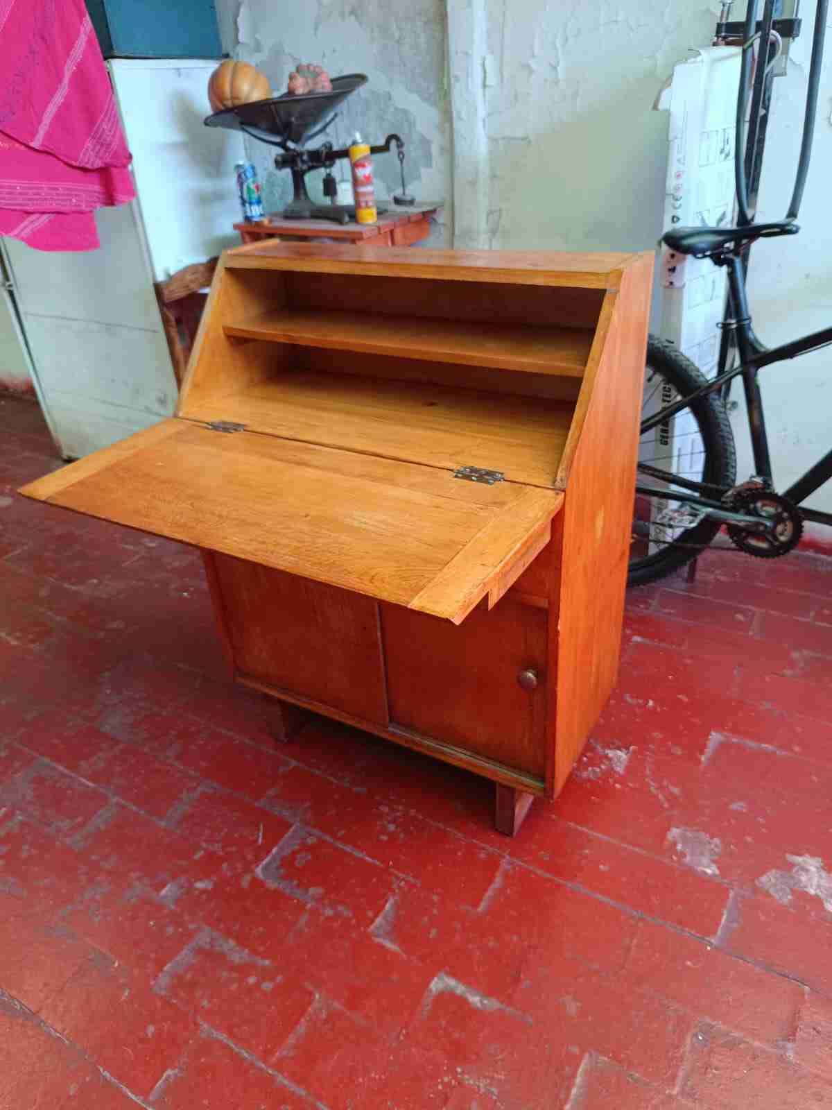 Escritorio de madera con cajones/ Secreter