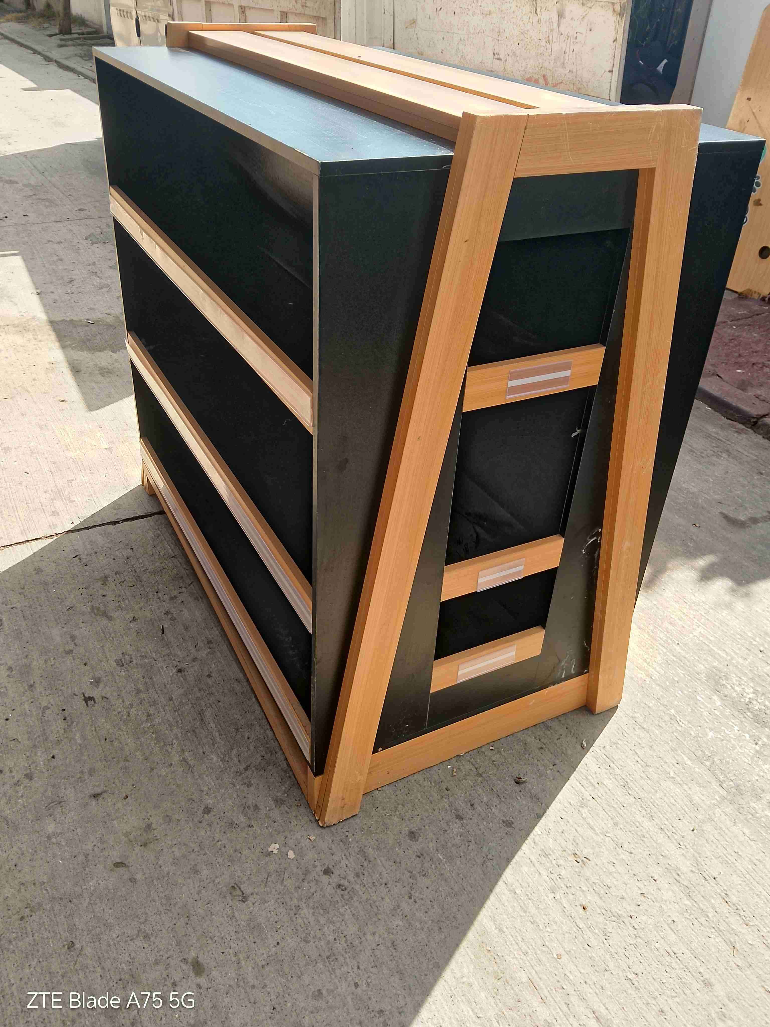 Estante moderno de madera y metal - miniatura 3