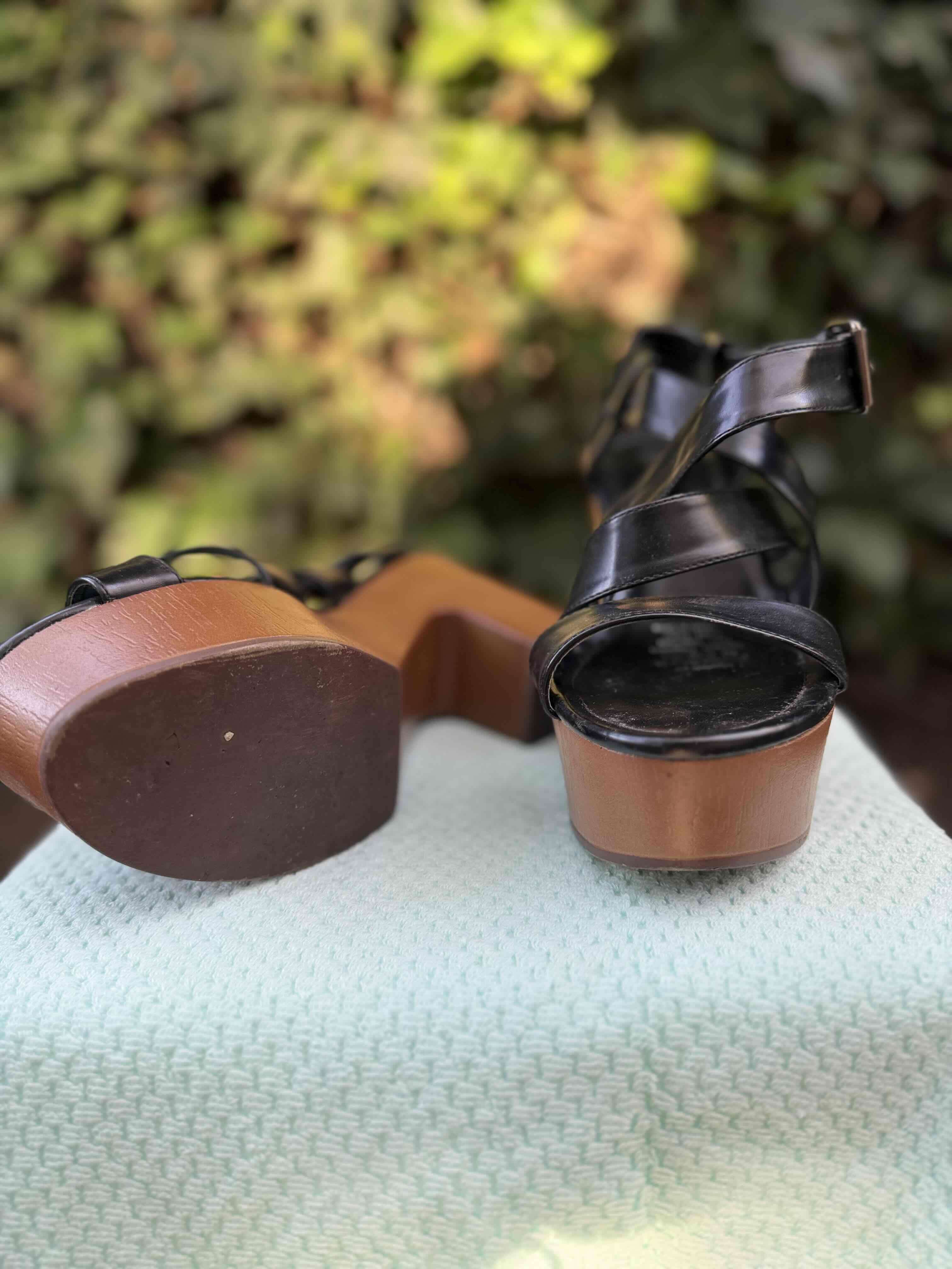 Sandalia negra - miniatura 2