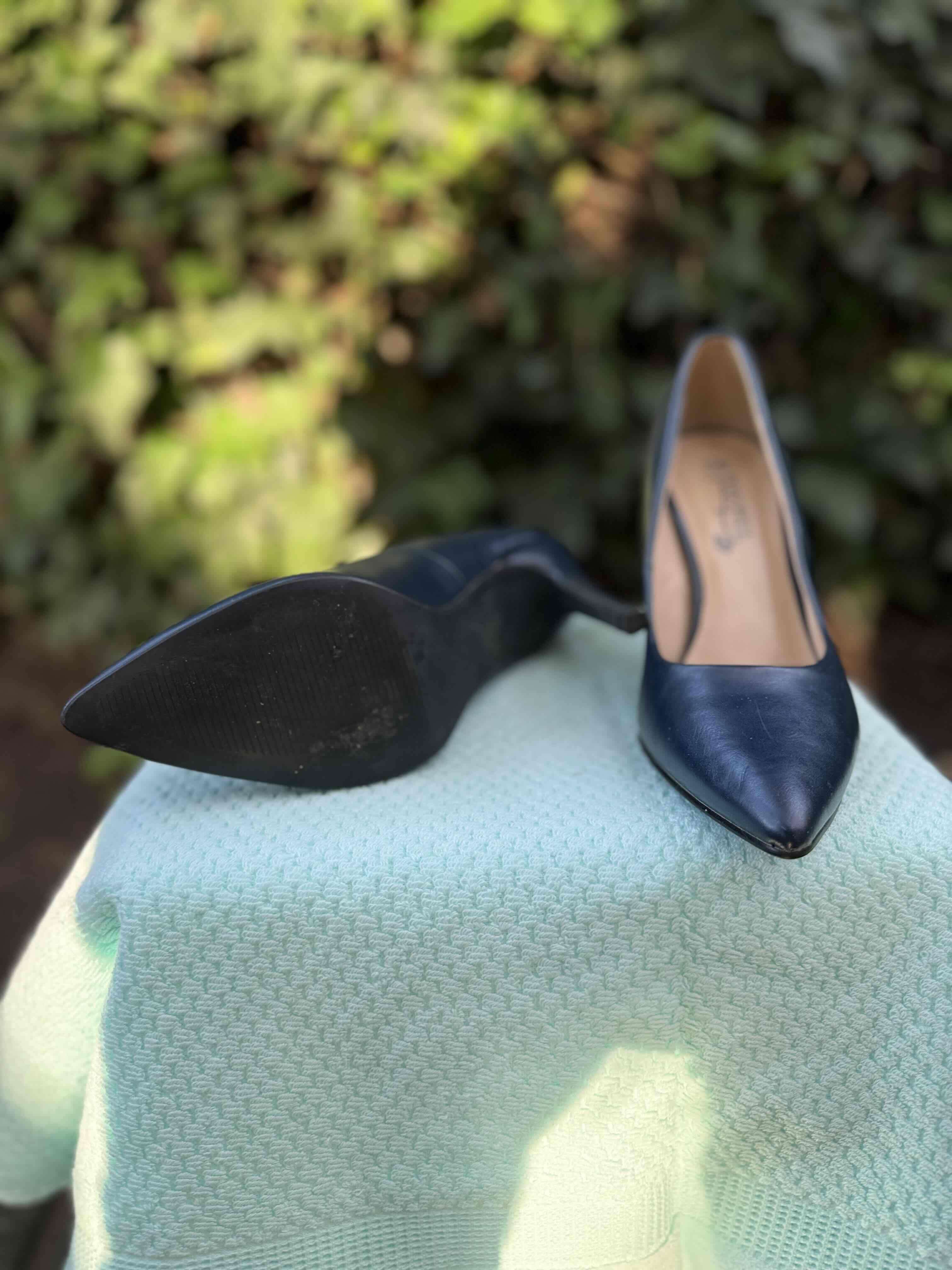 Zapatos de tacón azul marino - miniatura 2