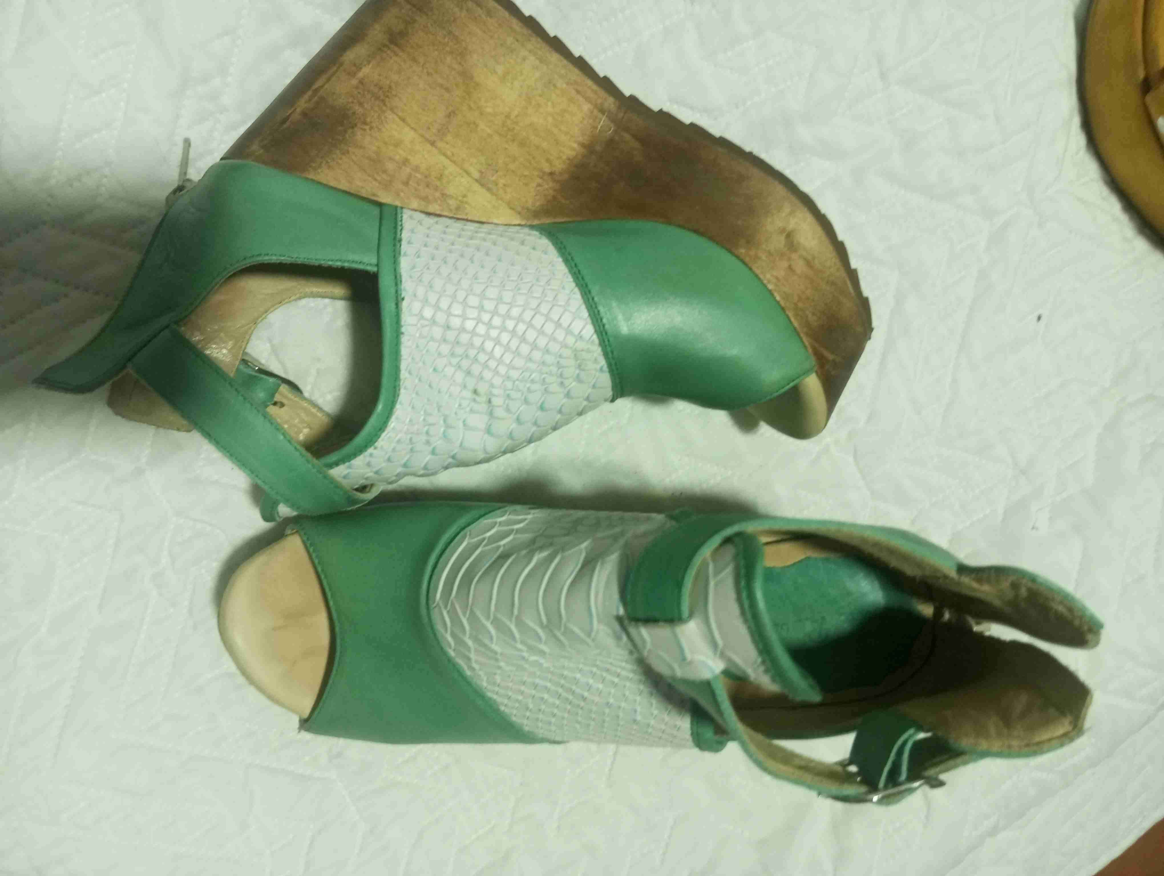 Zapatos tacón verde y blanco