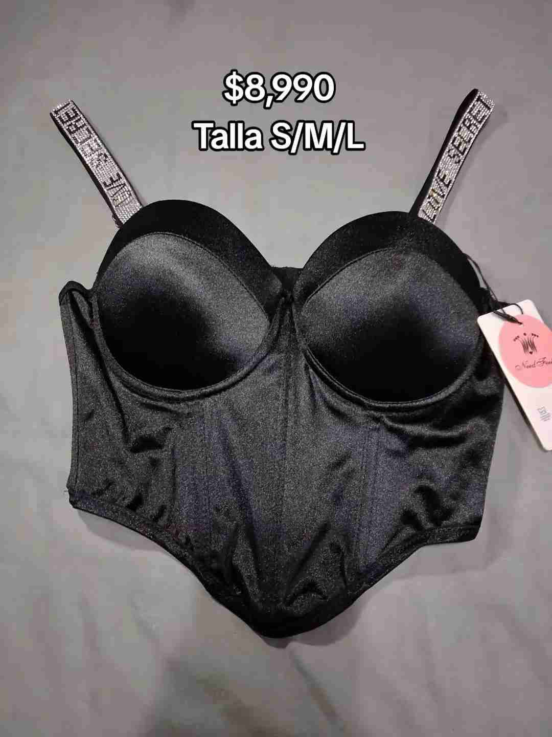 Top negro con tirantes brillantes