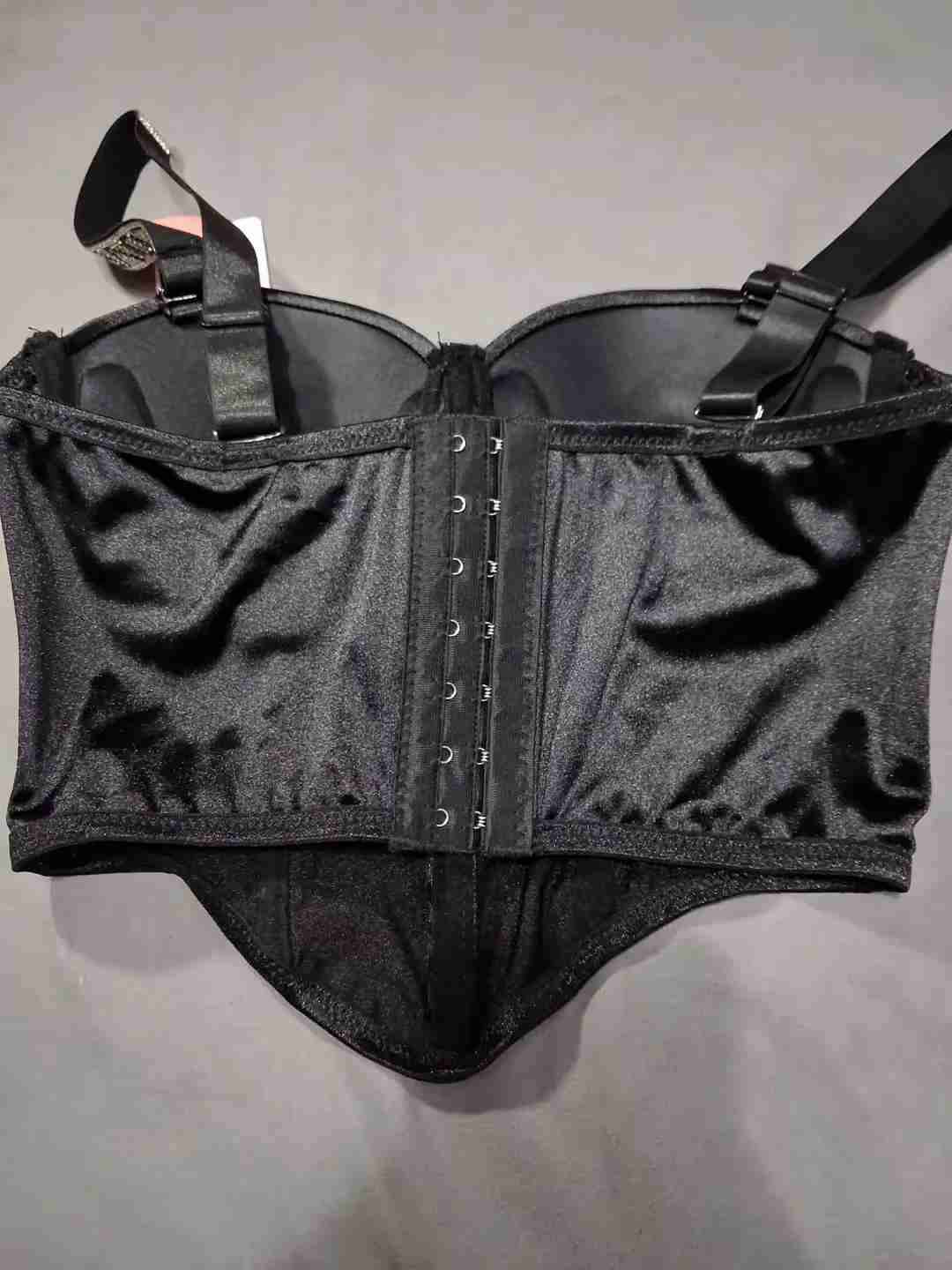 Top negro con tirantes brillantes - miniatura 2