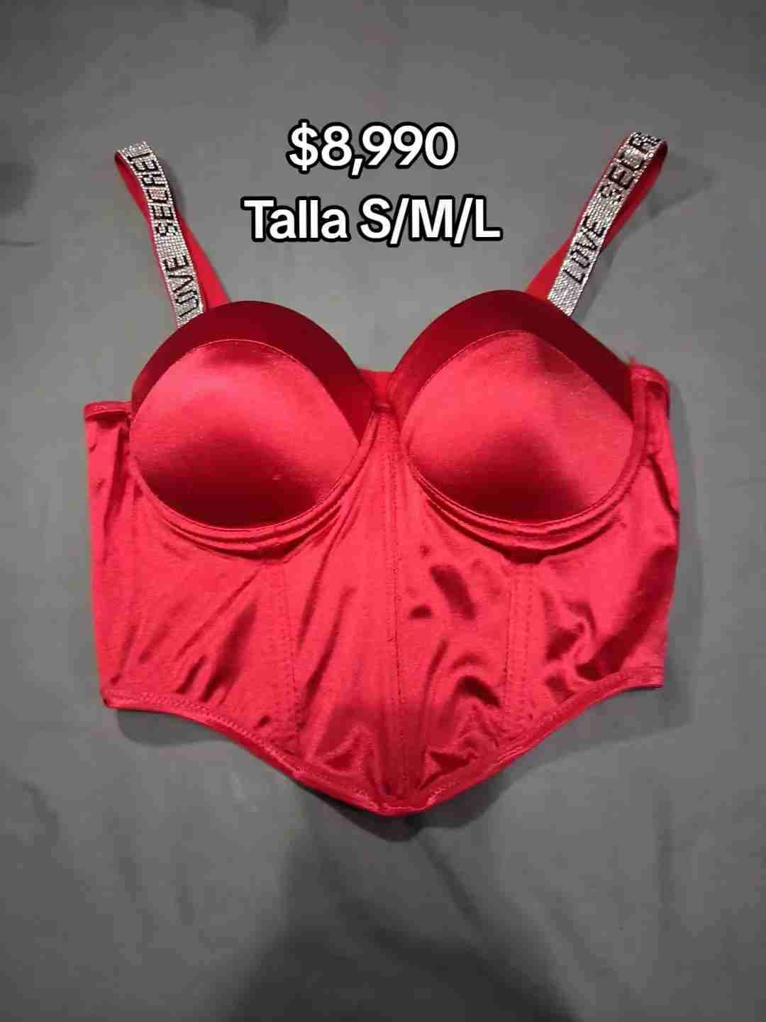 Top rojo con tirantes brillantes