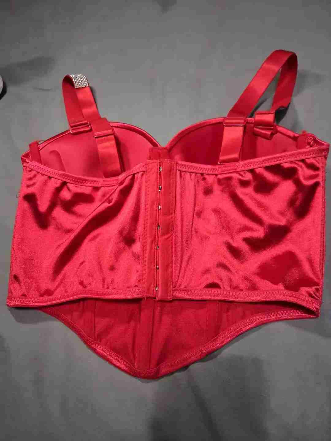 Top rojo con tirantes brillantes - miniatura 2