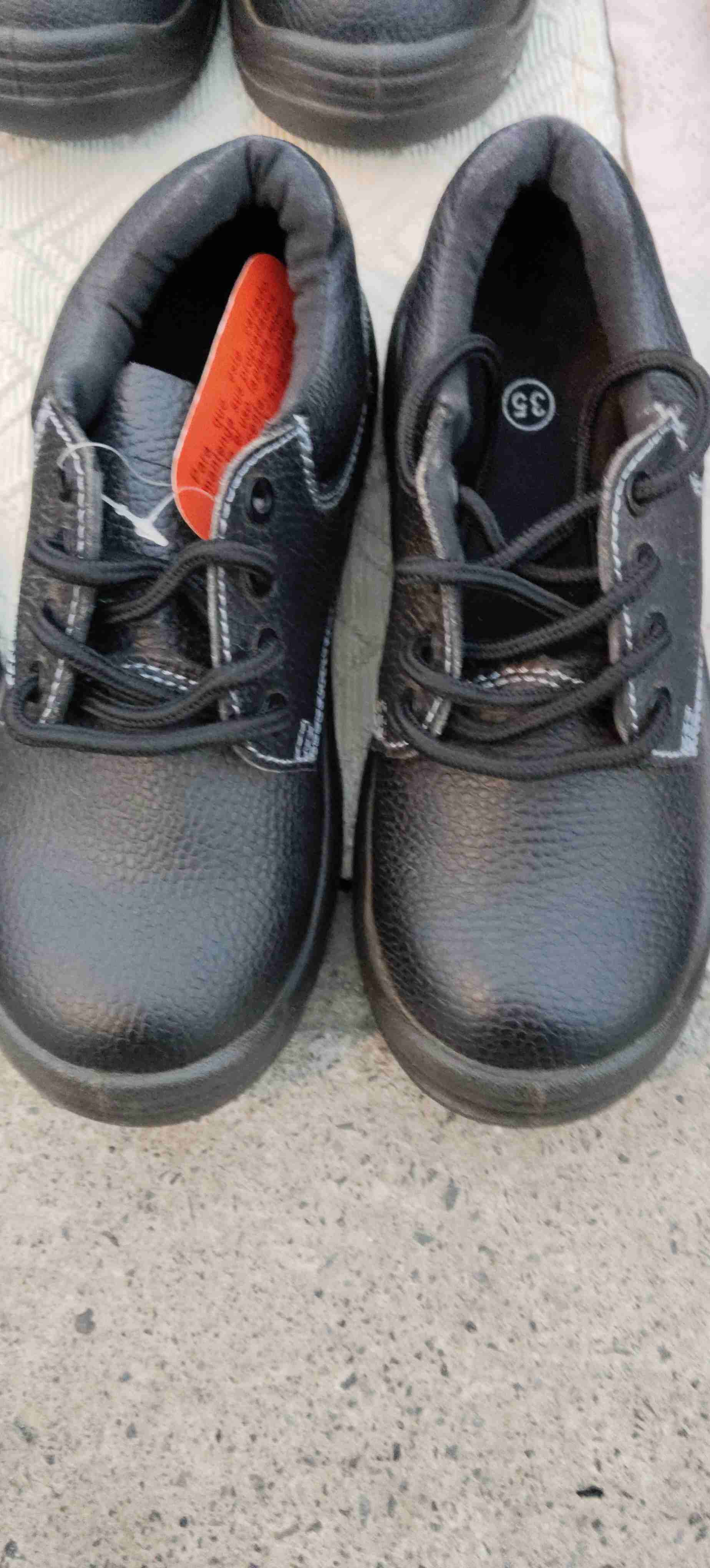 Zapatos negros de seguridad