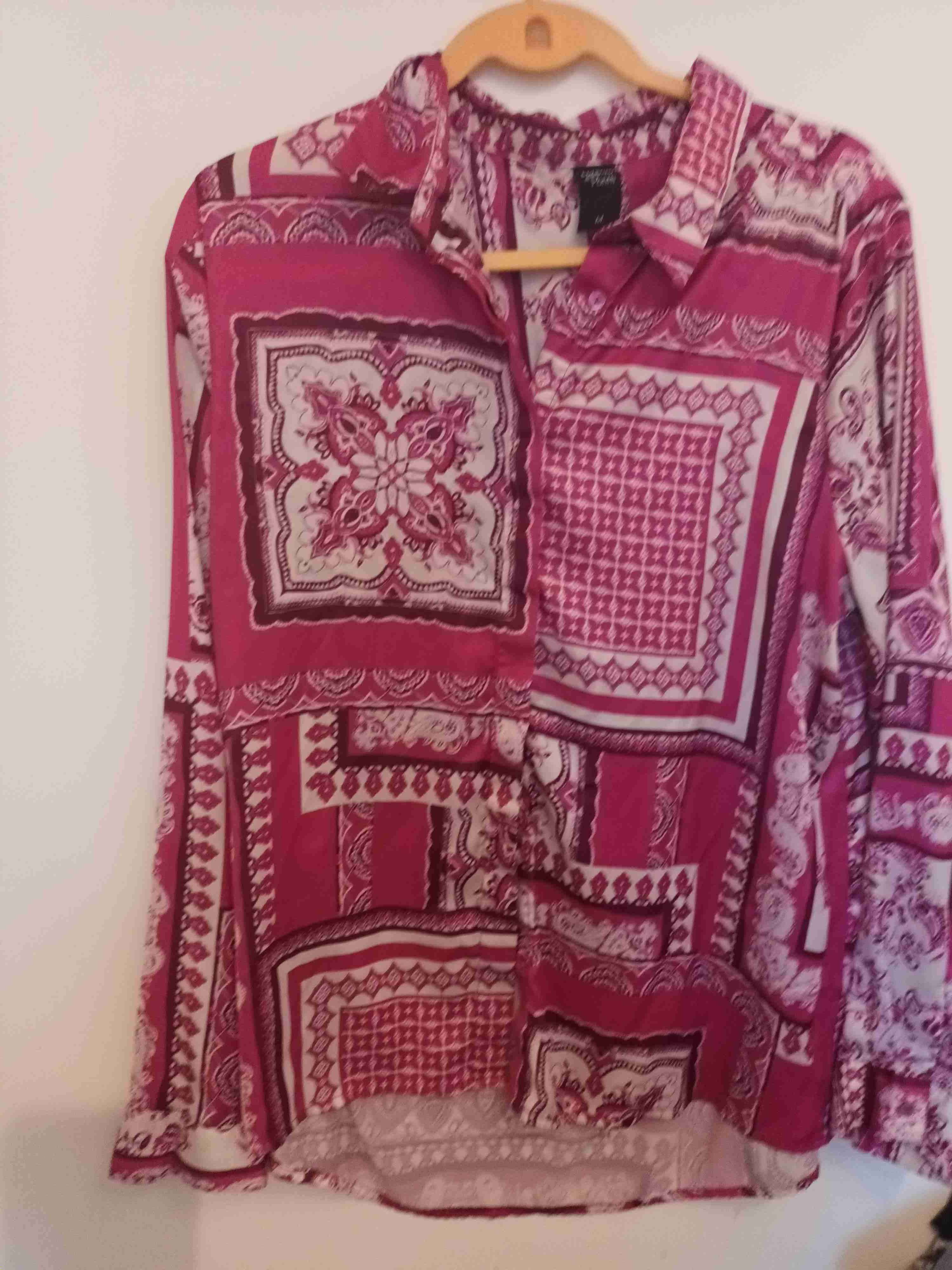 Blusa rosada von estampados