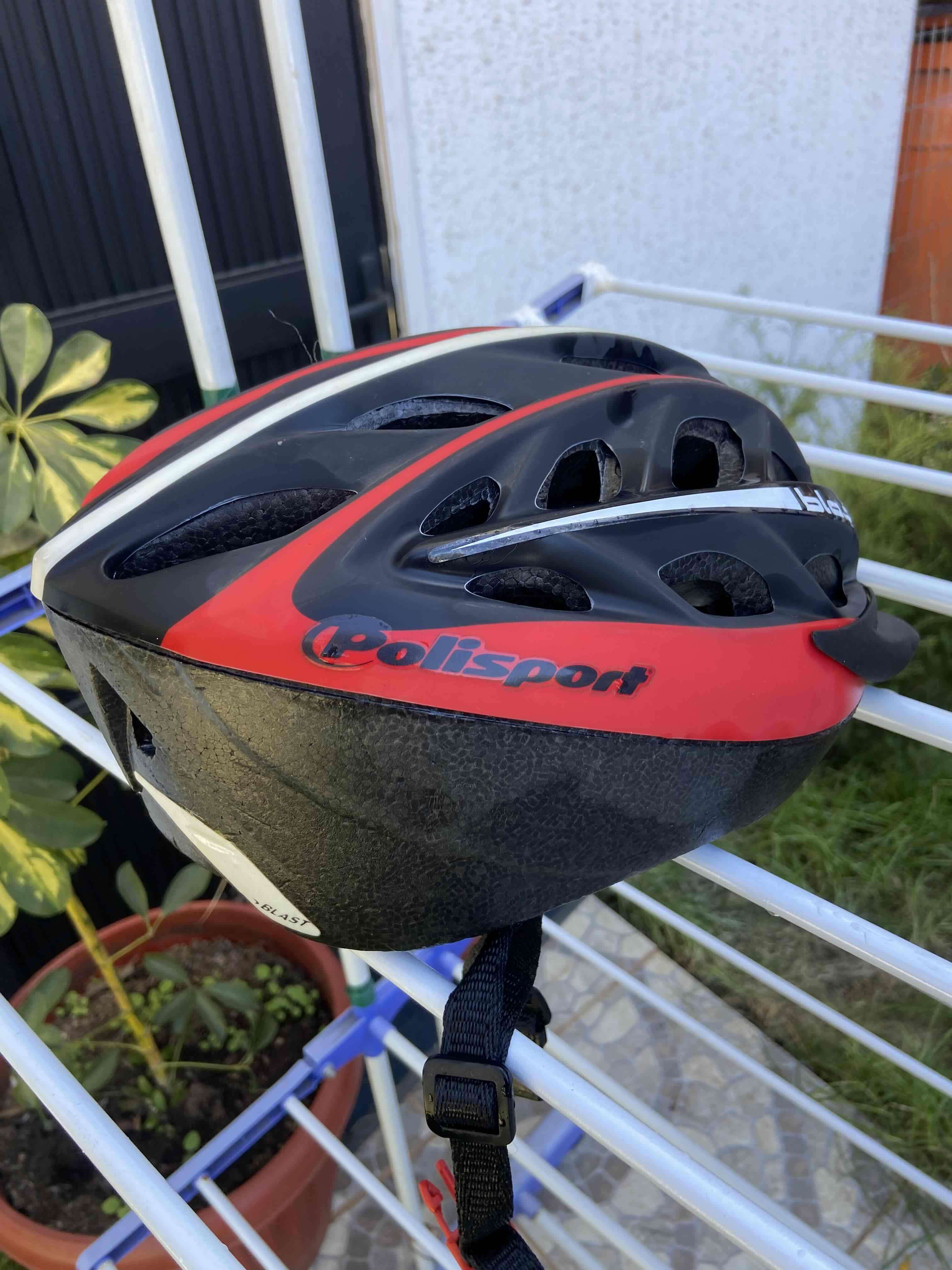 Cascos de bicicleta azul y rojo - 4