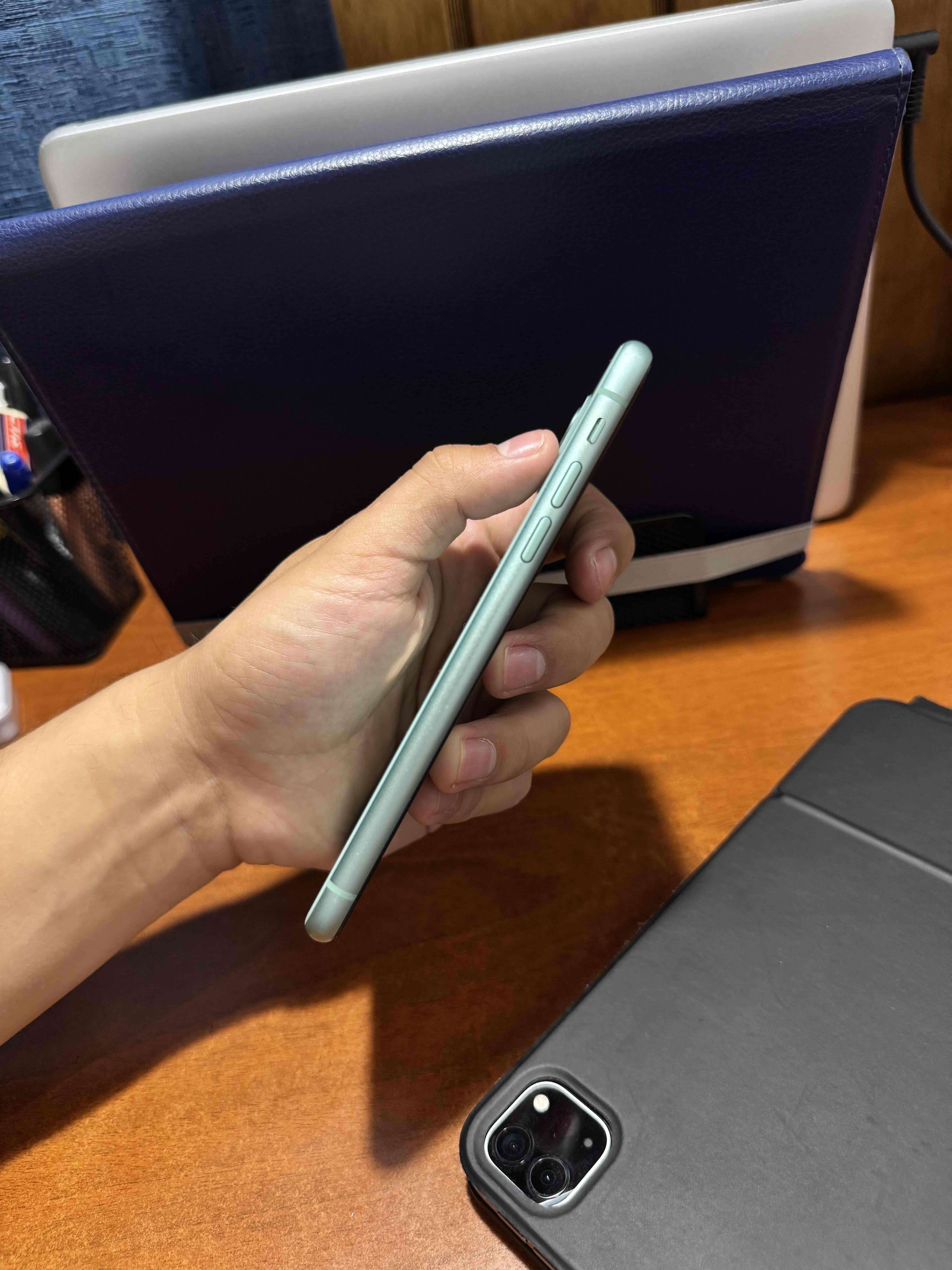 iPhone 11 en excelente estado IMPECABLE. - miniatura 4