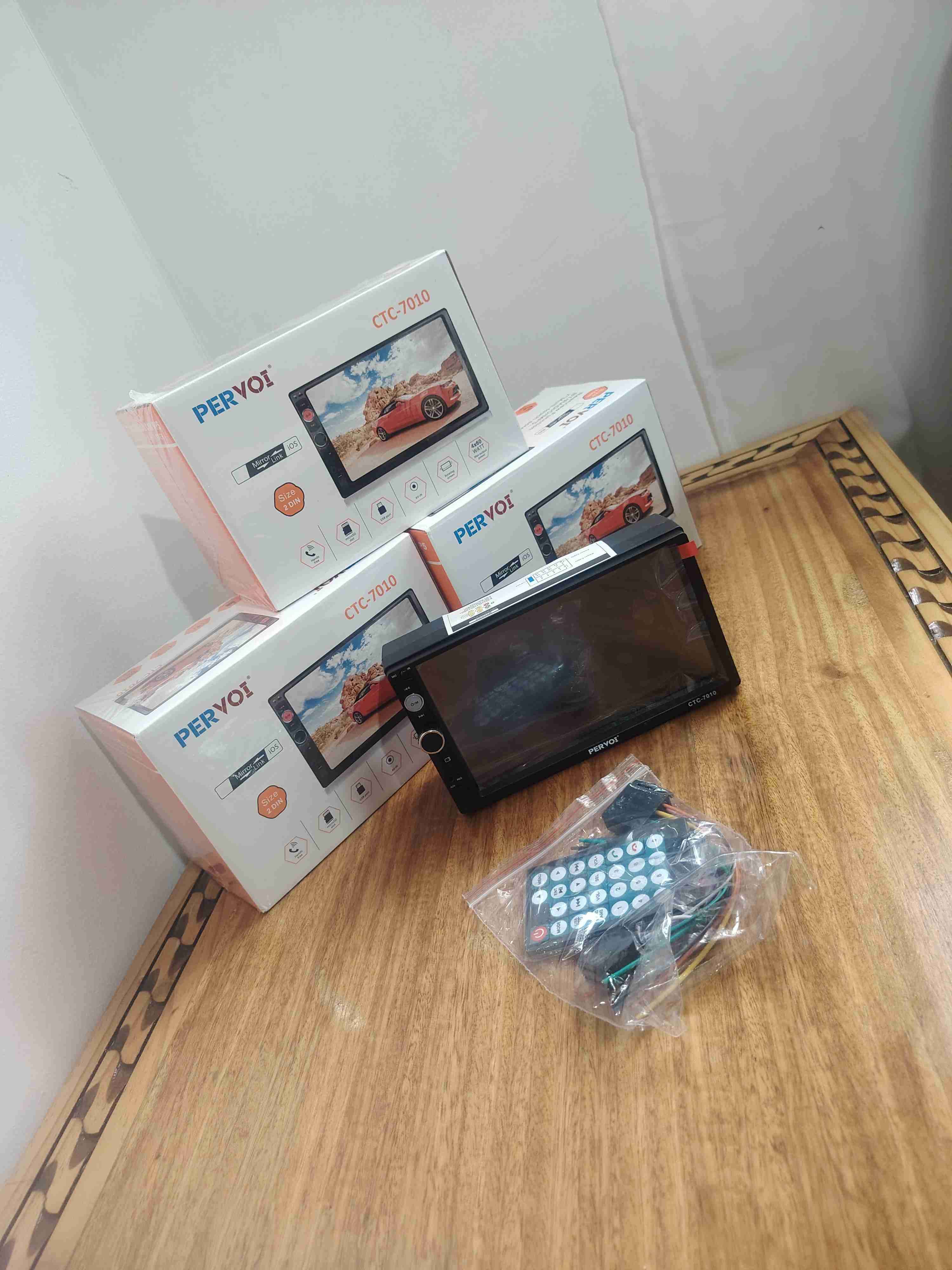 Radio para auto Pervoi CTC-7010 - miniatura 2