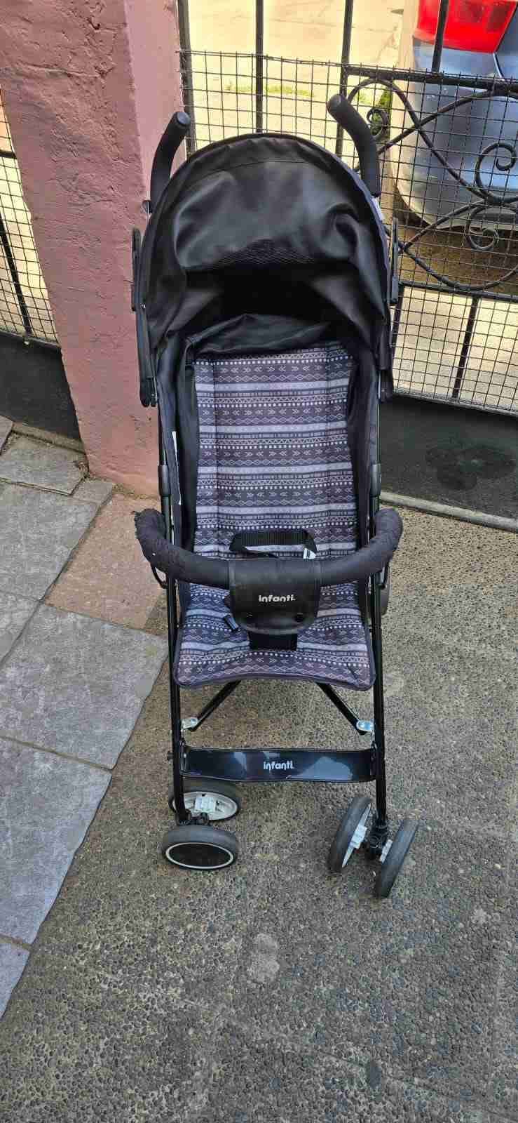 Coche de bebé Infanti negro