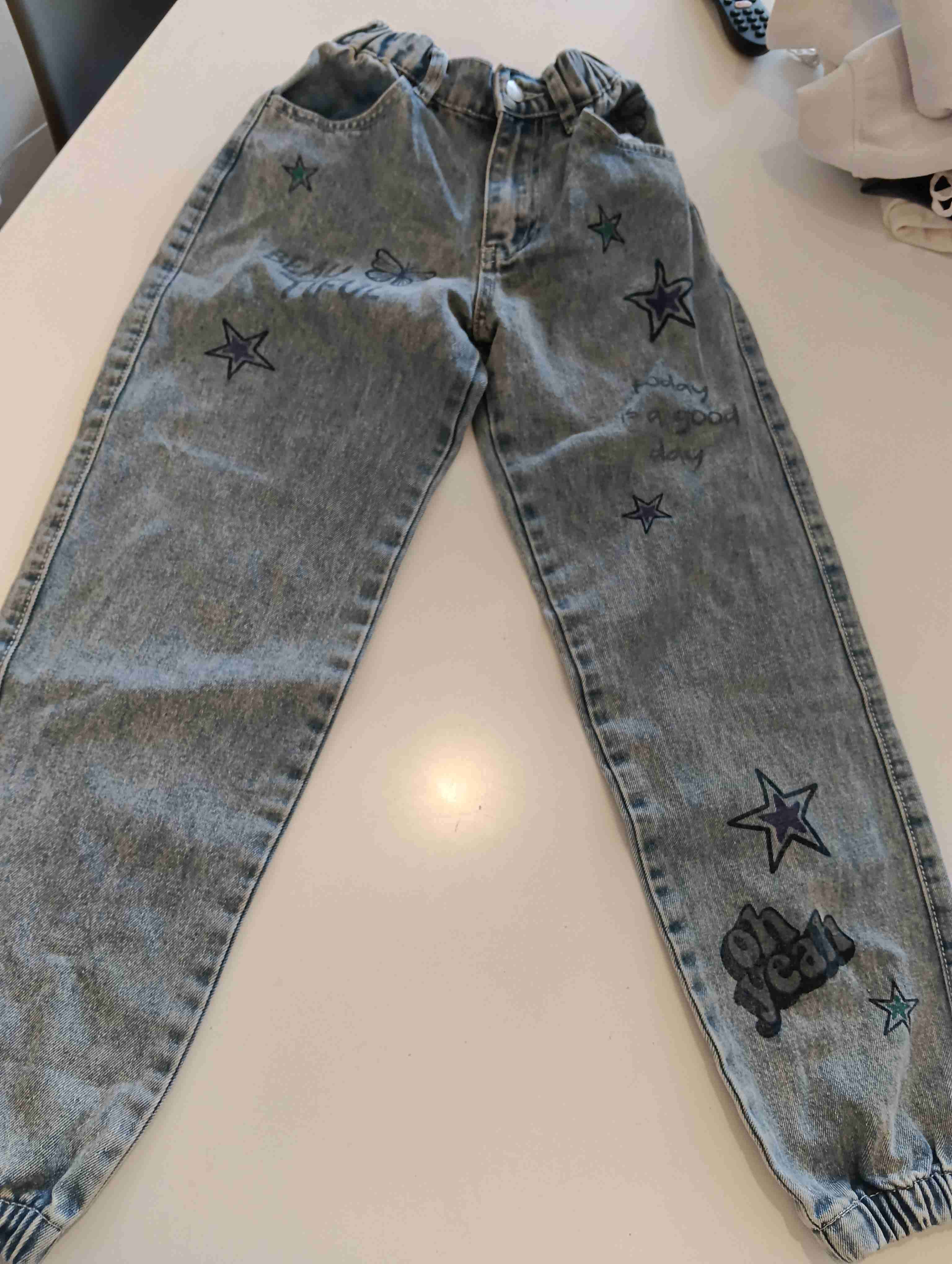Pantalones de mezclilla con estampados