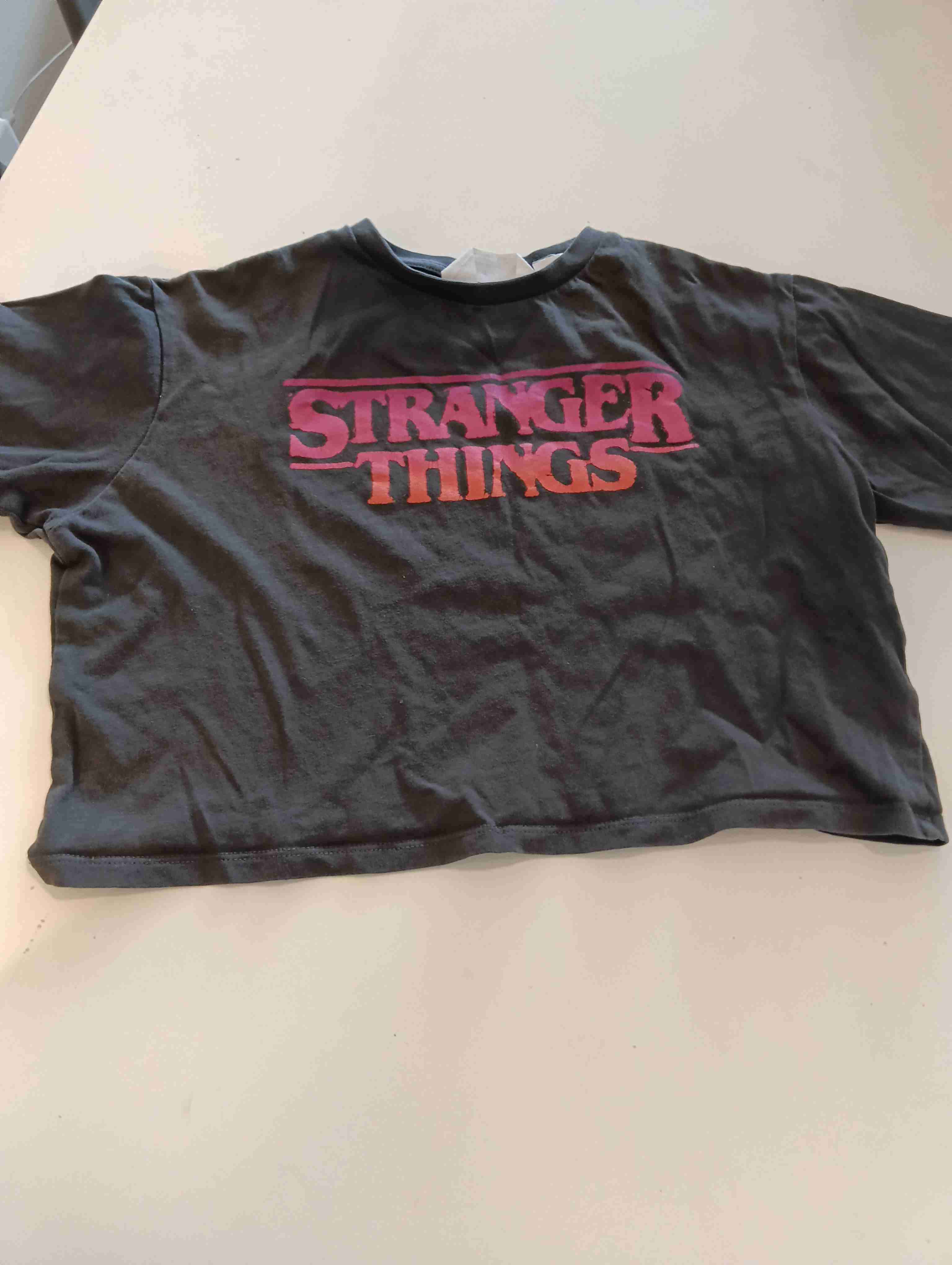 Polera Stranger Things gris
