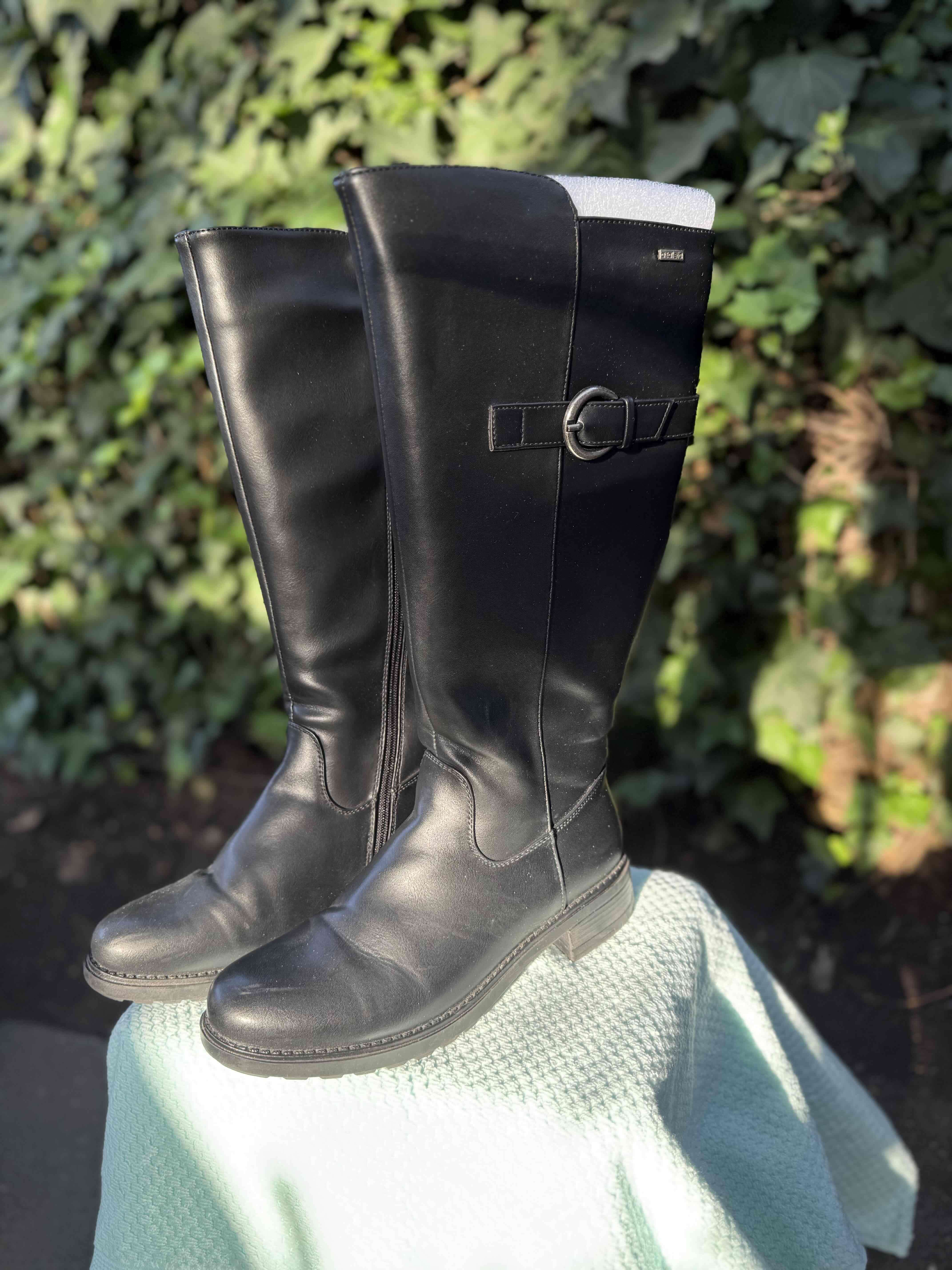 Botas negras de cuero altas