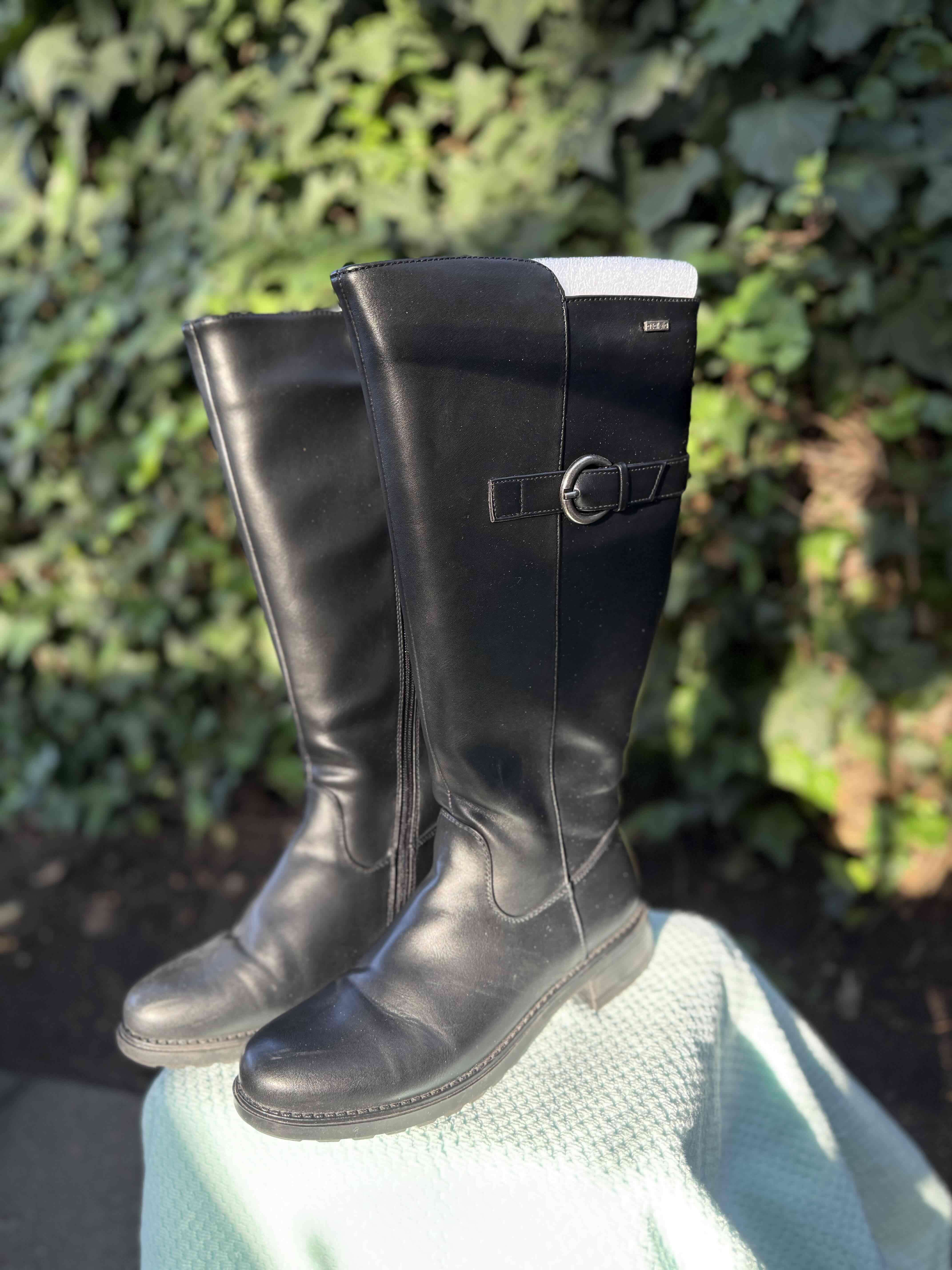 Botas negras de cuero altas - miniatura 2