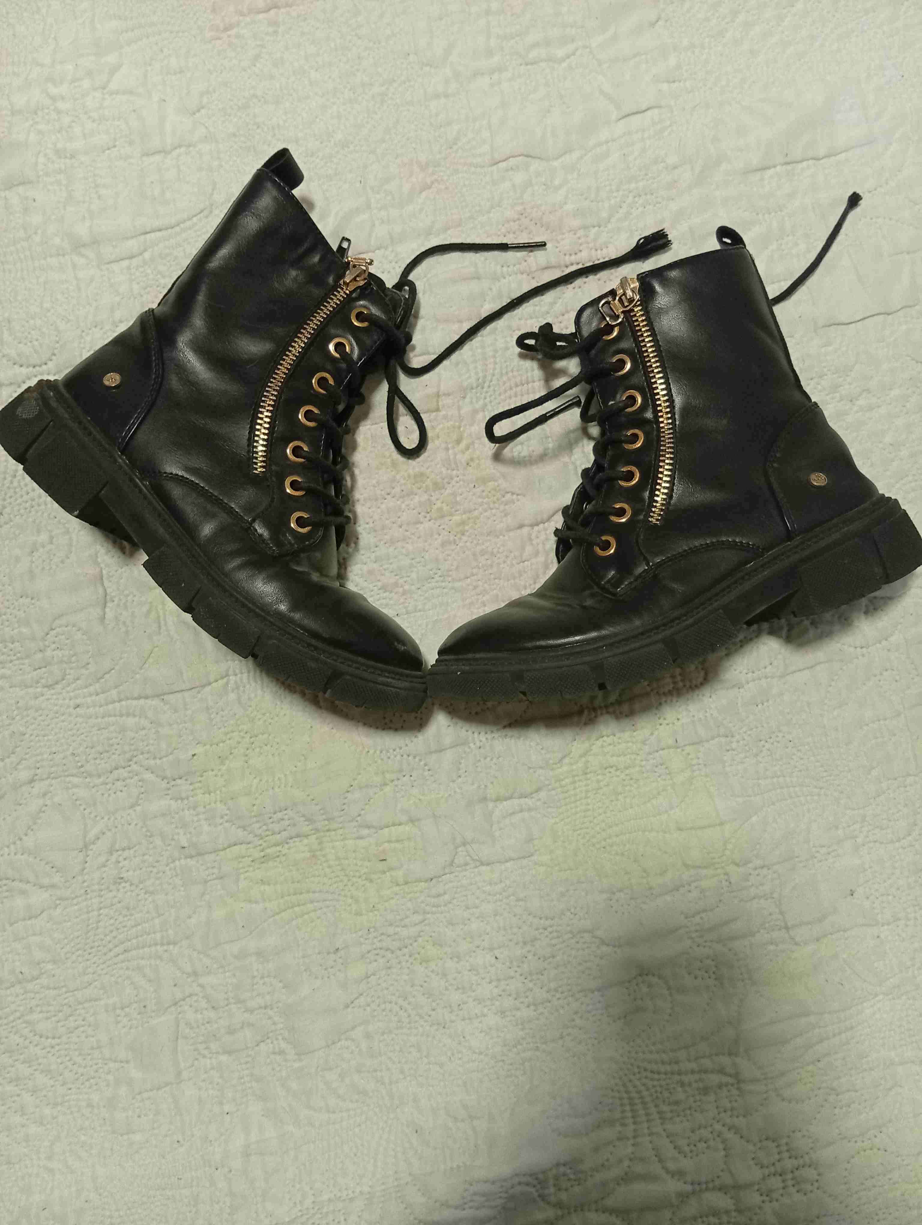 Botas negras con cierre lateral