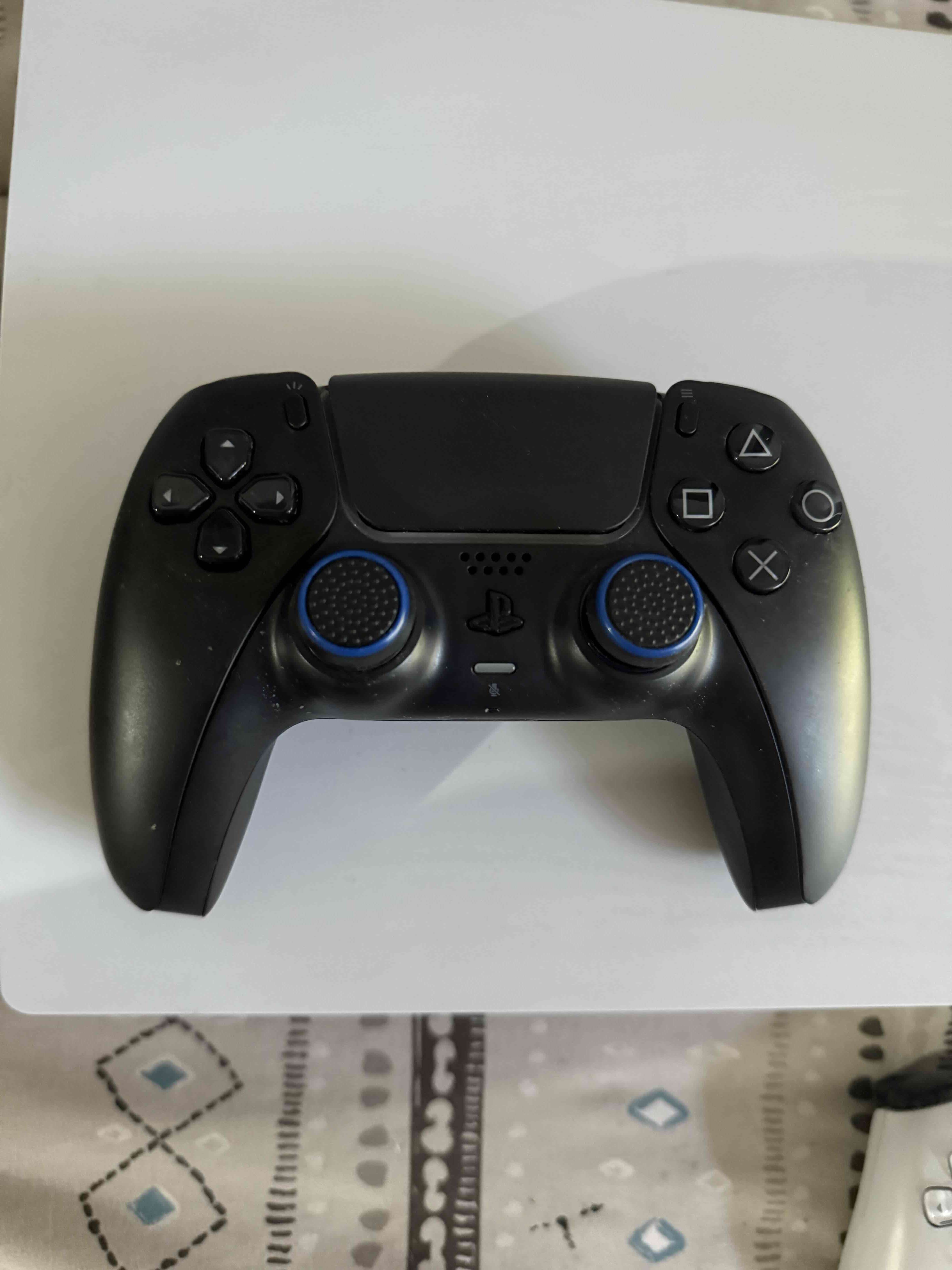 Consola PS5 con dos controles - miniatura 2