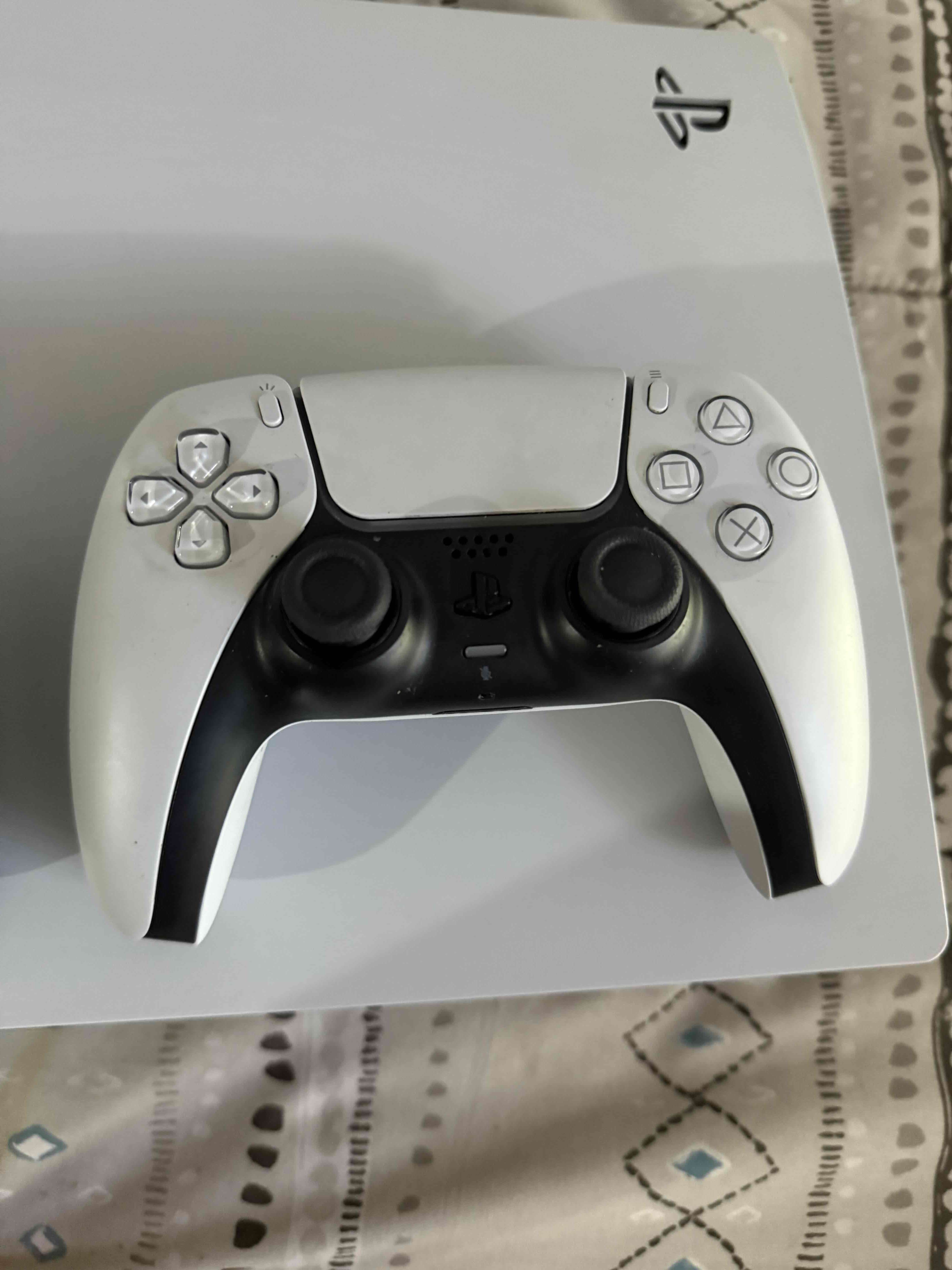 Consola PS5 con dos controles - miniatura 3