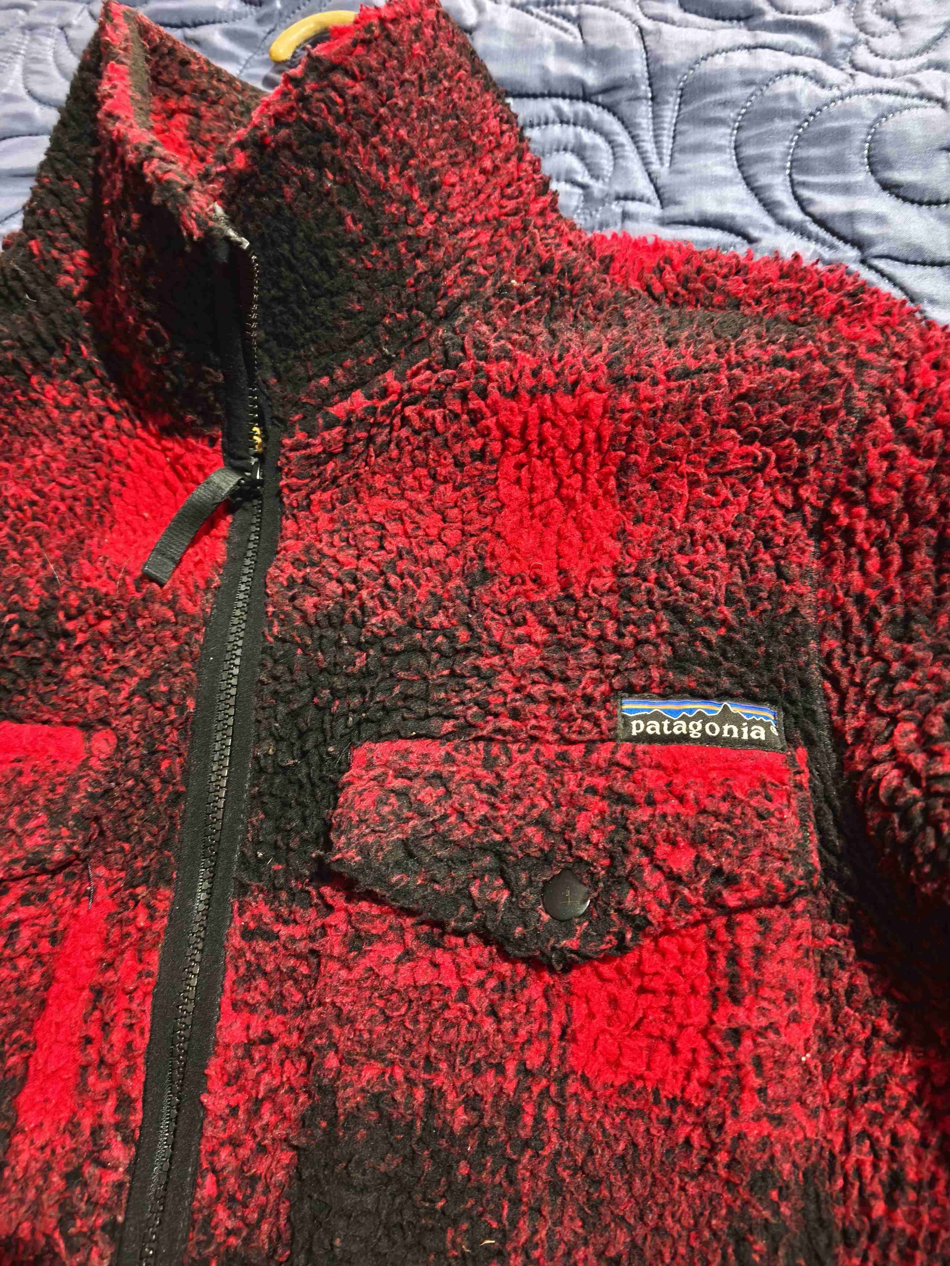 Chaqueta de lana roja y negra - miniatura 2