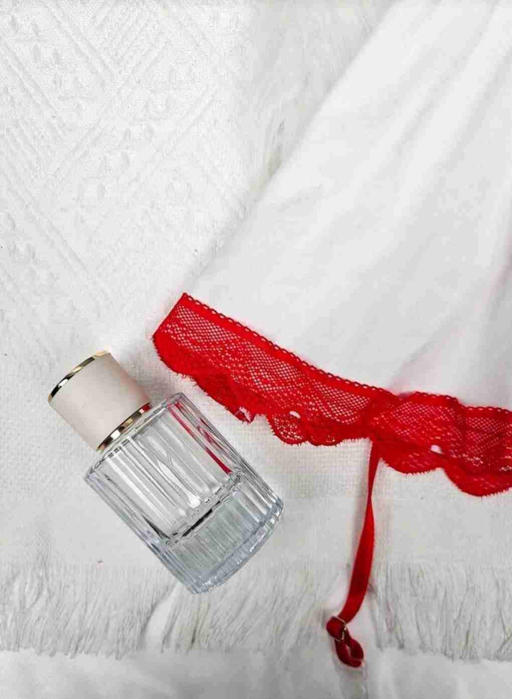 Conjunto lencería encaje blanco y rojo - miniatura 5