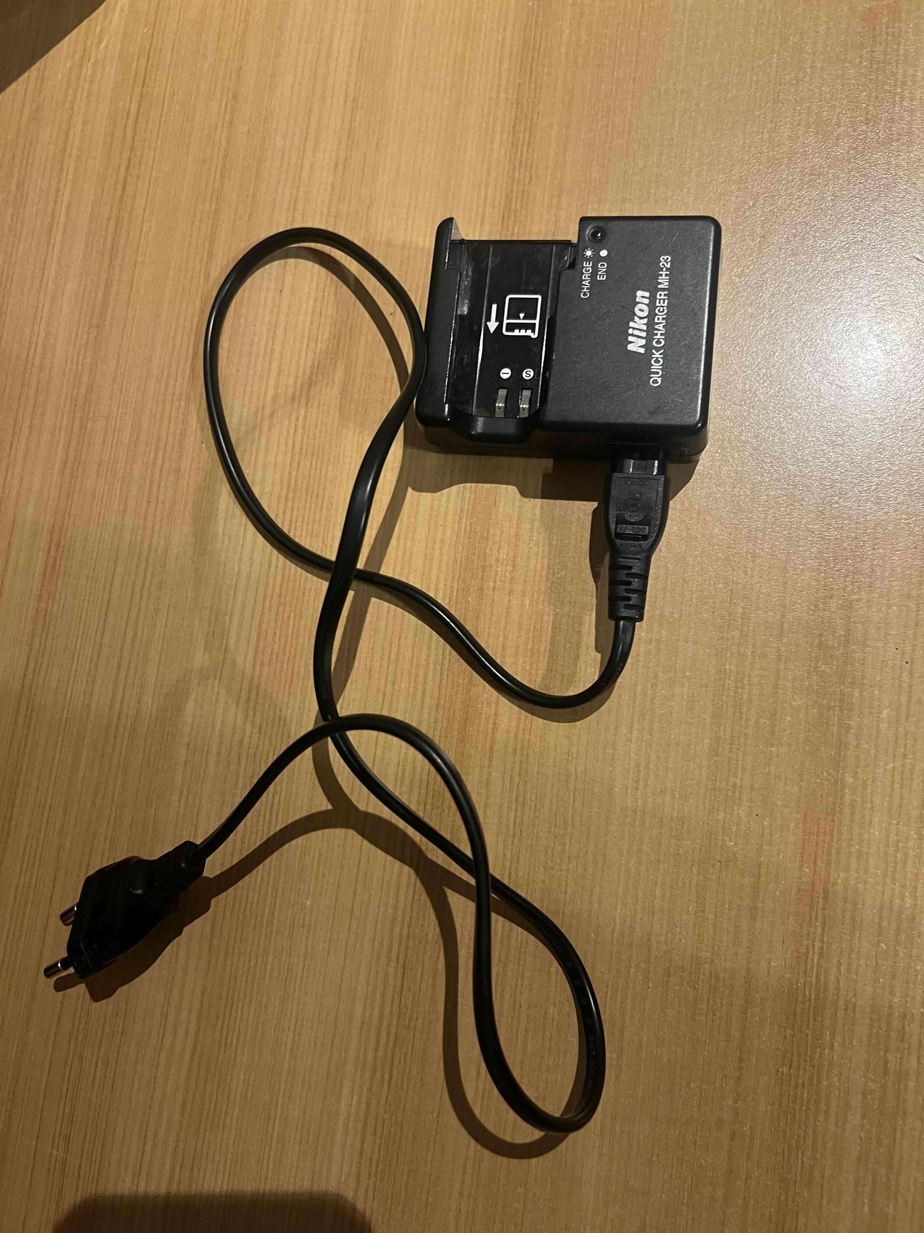 Cargador Nikon MH-23