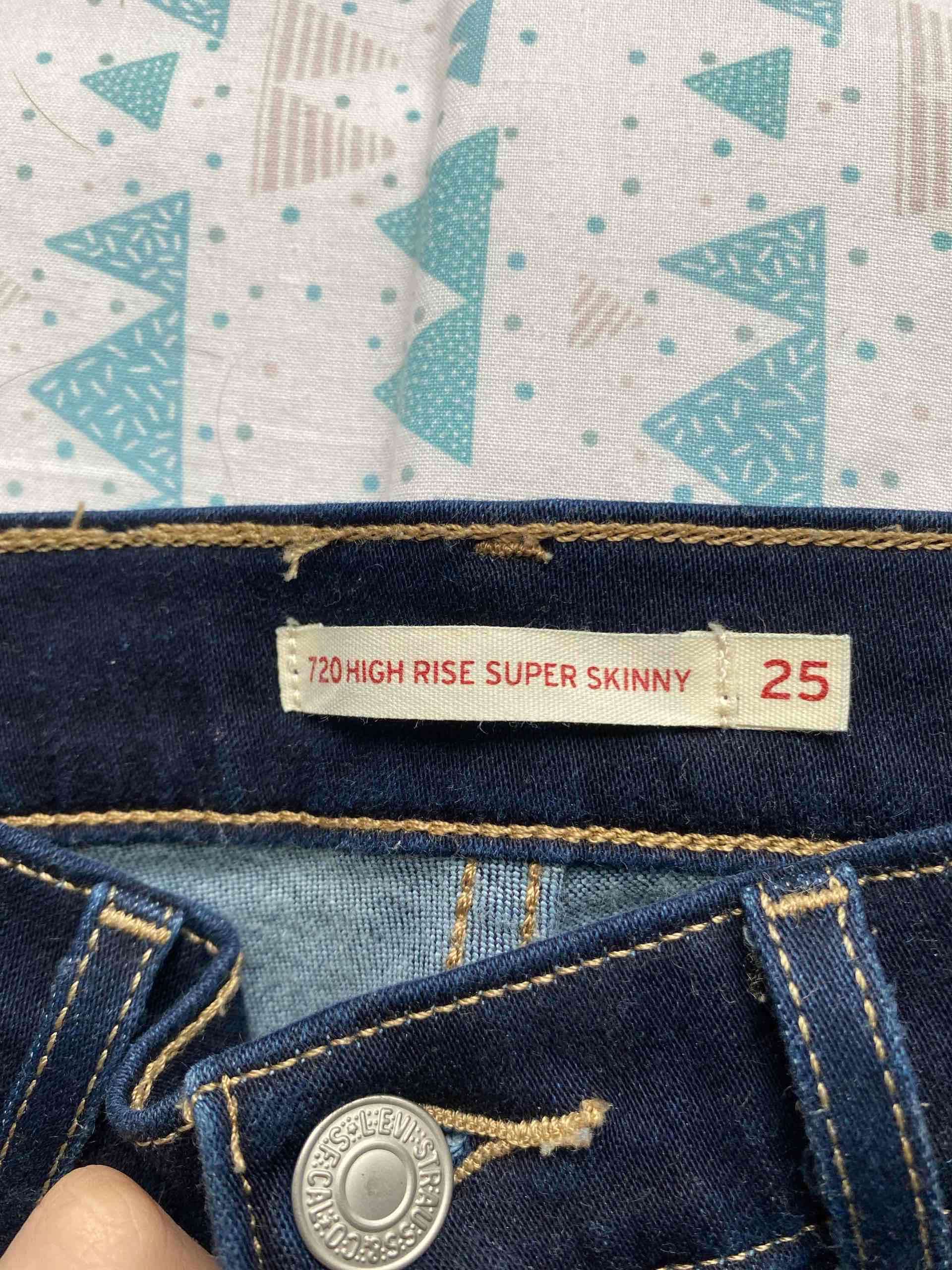 Jeans azul levis oscuro para mujer - miniatura 2