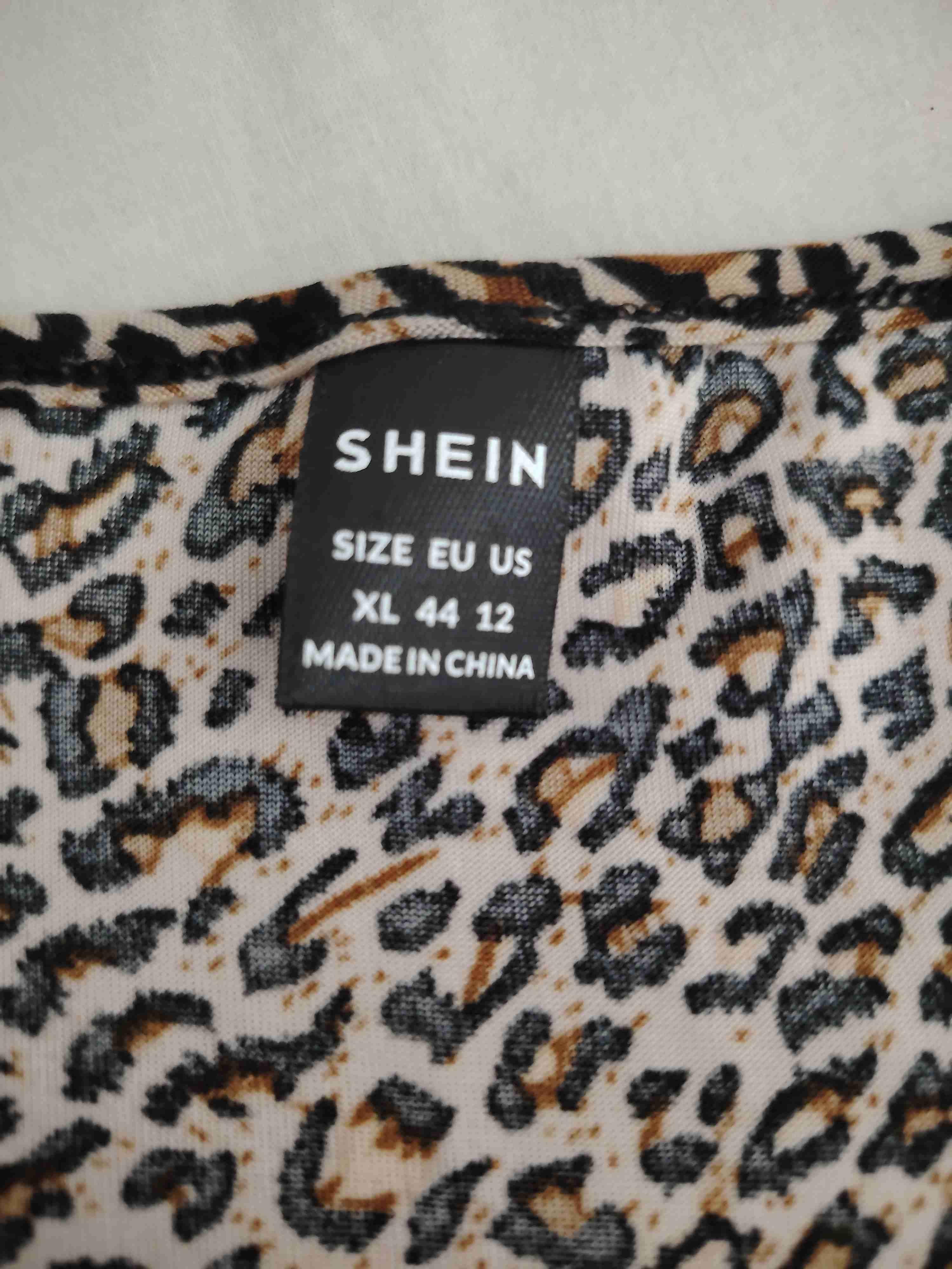Polera Shein  ajustada estampado leopardo - miniatura 3
