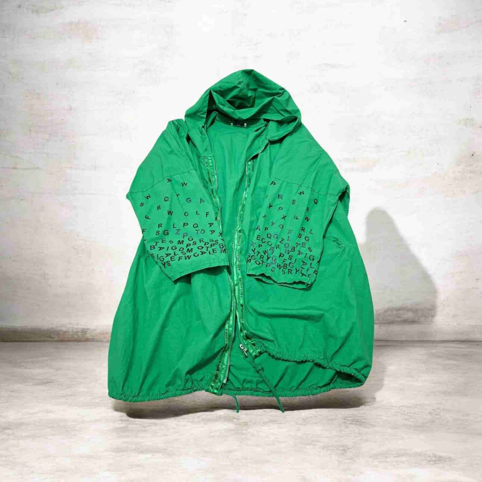 Chaqueta Italiana verde con capucha