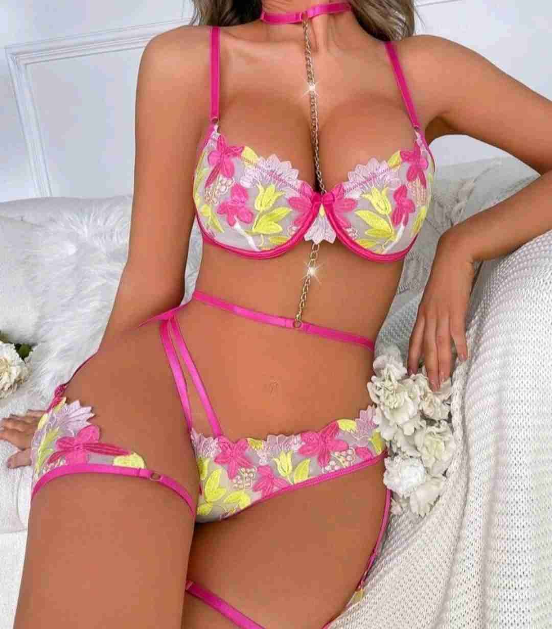 Conjunto lencería floral rosa