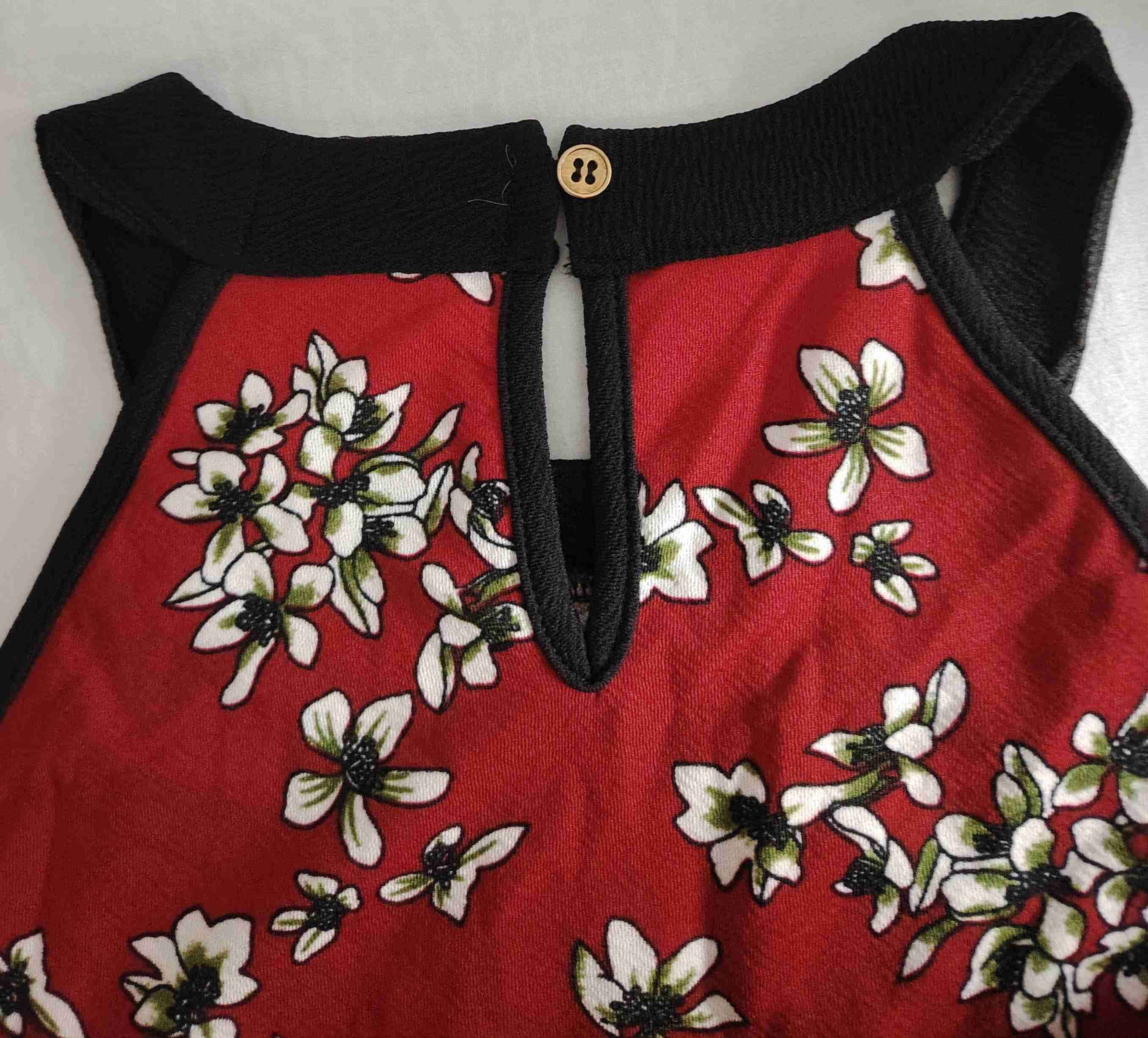 Blusa roja con encaje floral - miniatura 5