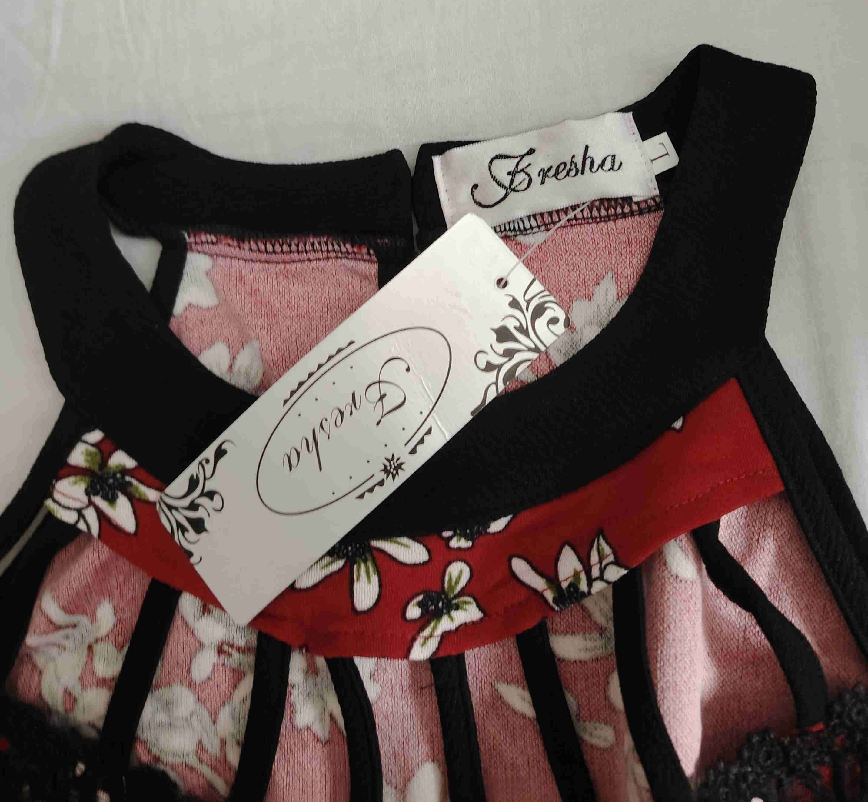 Blusa roja con encaje floral - miniatura 6