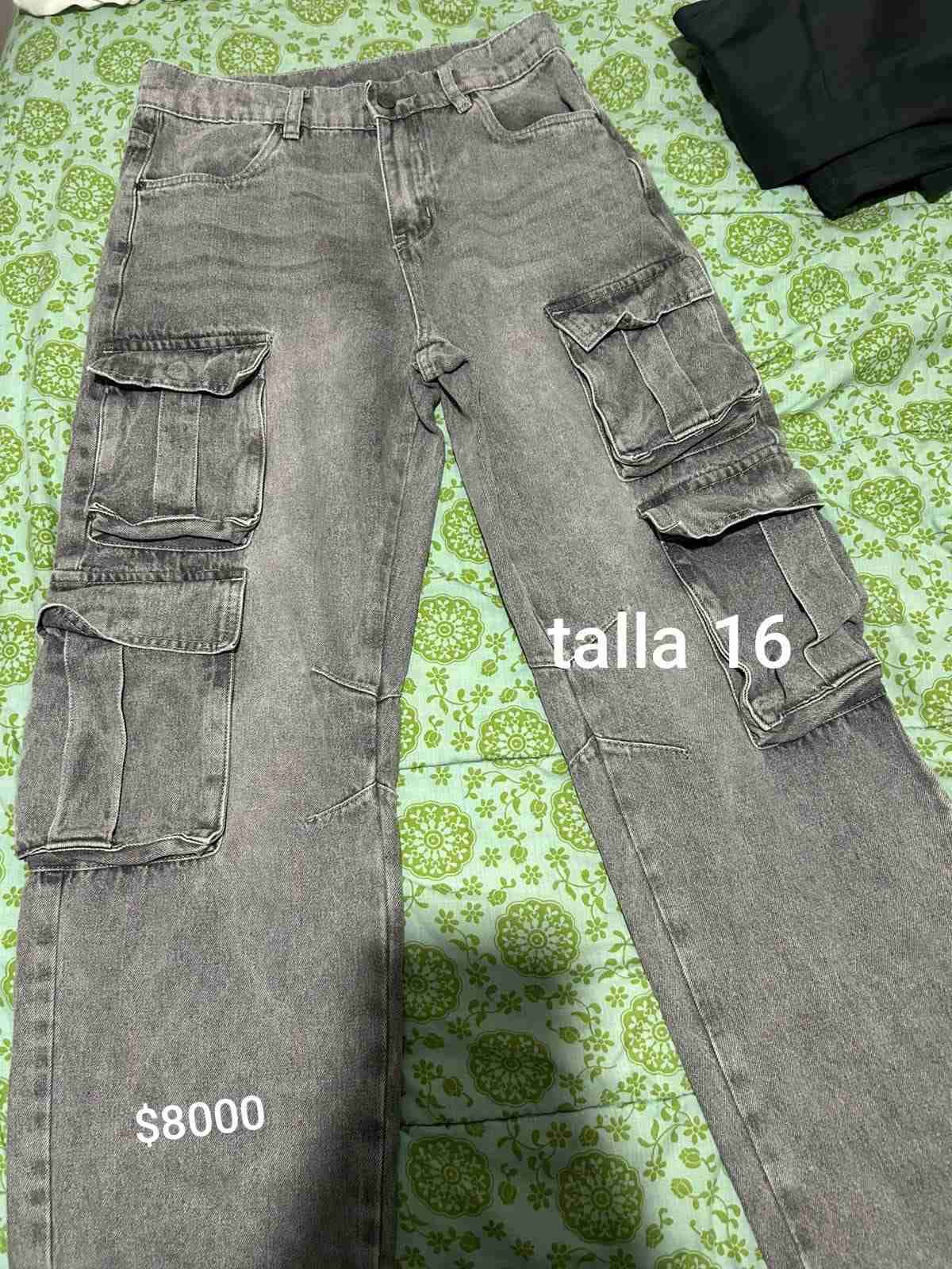 Polerones, pantalones y mochilas - miniatura 2